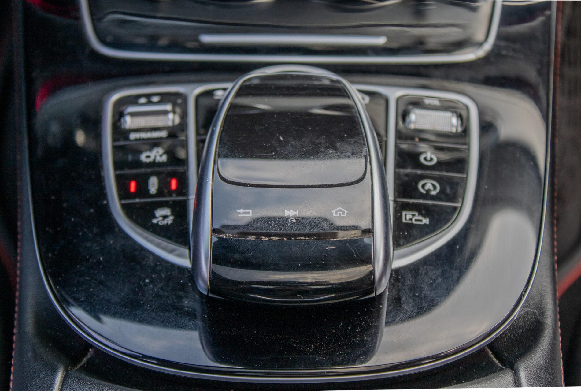 2017 Mercedes-Benz E 43 AMG, sivá sedan, 156 800 km