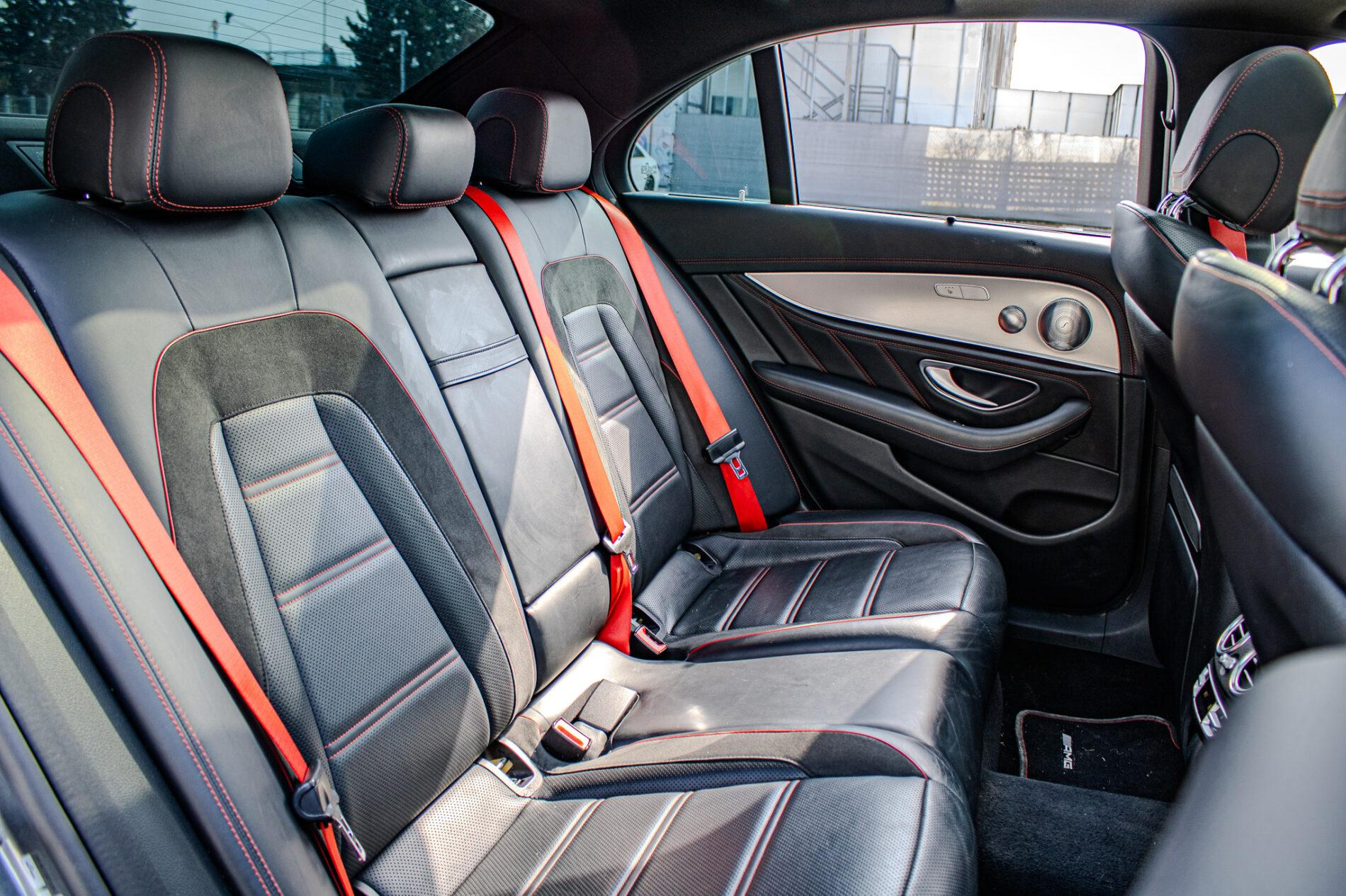 2017 Mercedes-Benz E 43 AMG, sivá sedan, 156 800 km