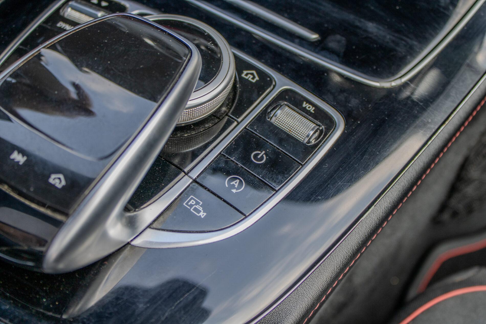 2017 Mercedes-Benz E 43 AMG, sivá sedan, 156 800 km