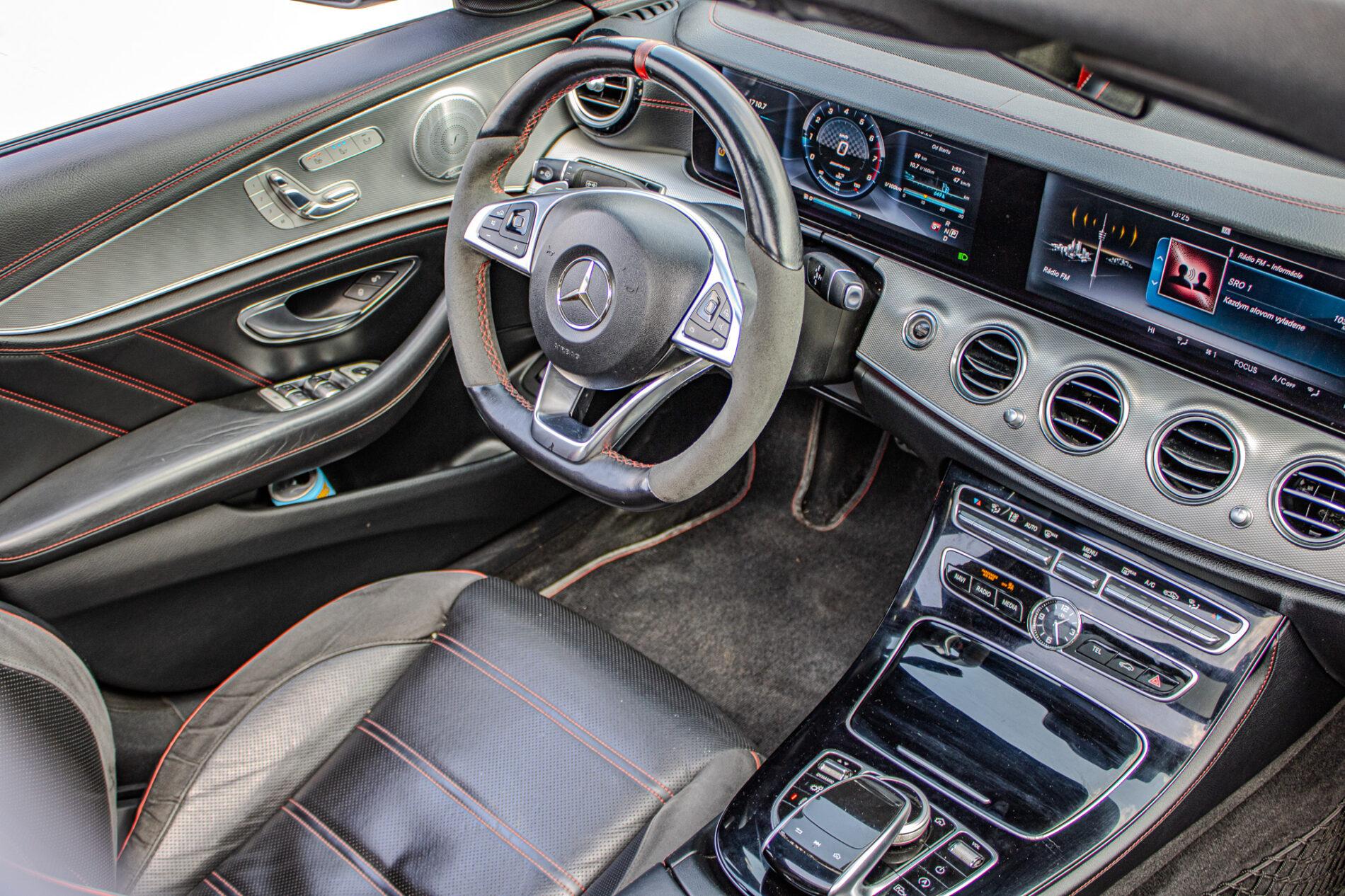 2017 Mercedes-Benz E 43 AMG, sivá sedan, 156 800 km