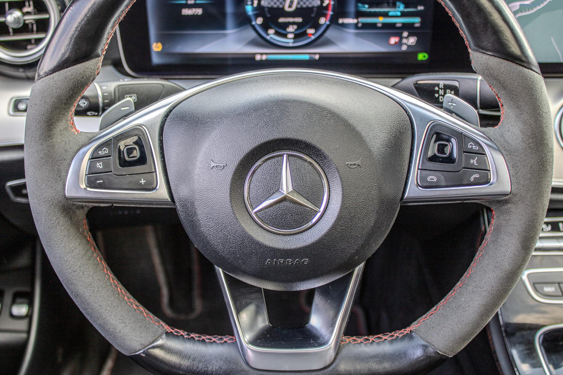 2017 Mercedes-Benz E 43 AMG, sivá sedan, 156 800 km