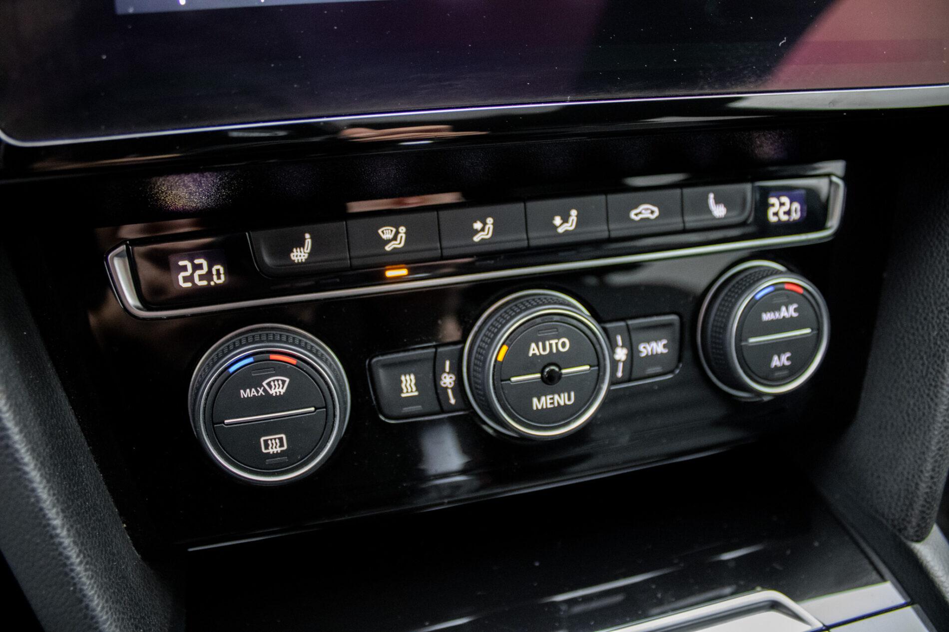 2018 Volkswagen Arteon, biela sedan, 106 961 km
