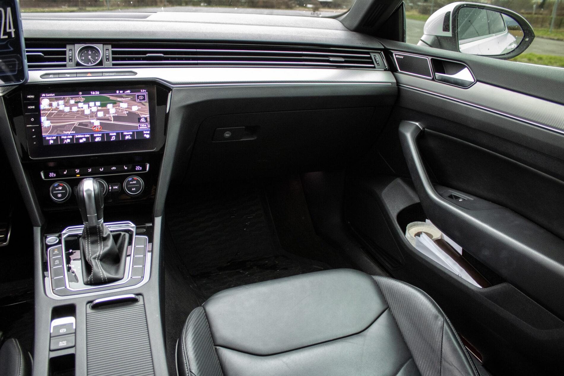 2018 Volkswagen Arteon, biela sedan, 106 961 km