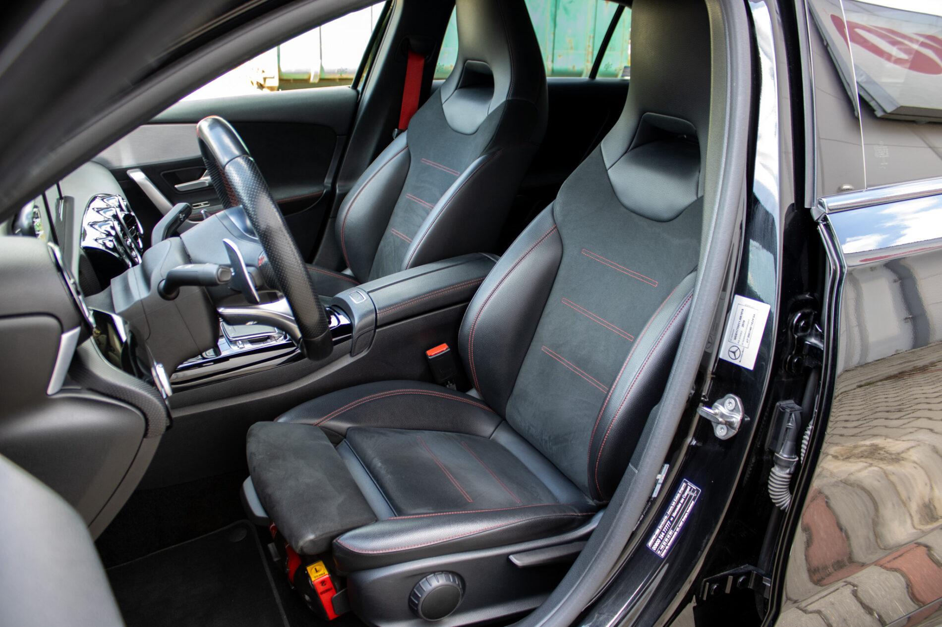 2019 Mercedes-Benz A 35 AMG, čierna sedan, 60 541 km