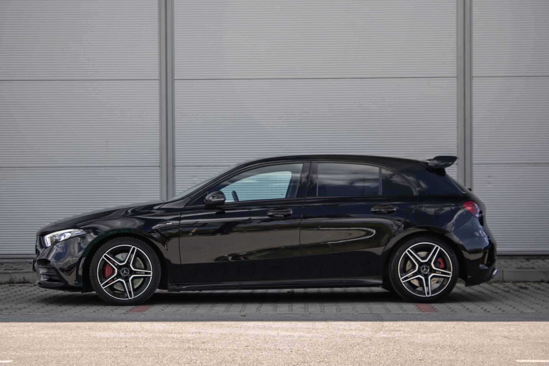 2019 Mercedes-Benz A 35 AMG, čierna sedan, 60 541 km