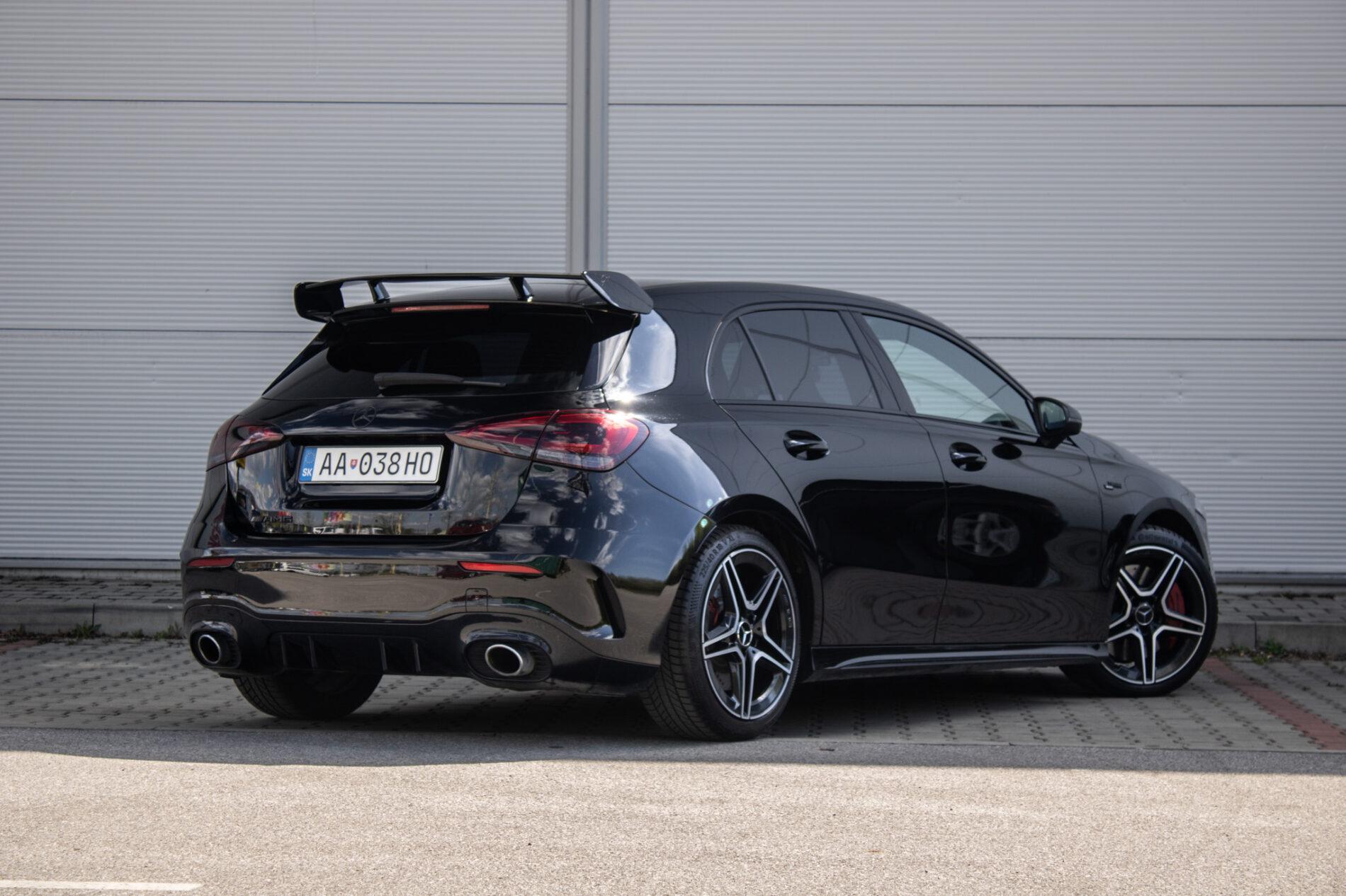2019 Mercedes-Benz A 35 AMG, čierna sedan, 60 541 km