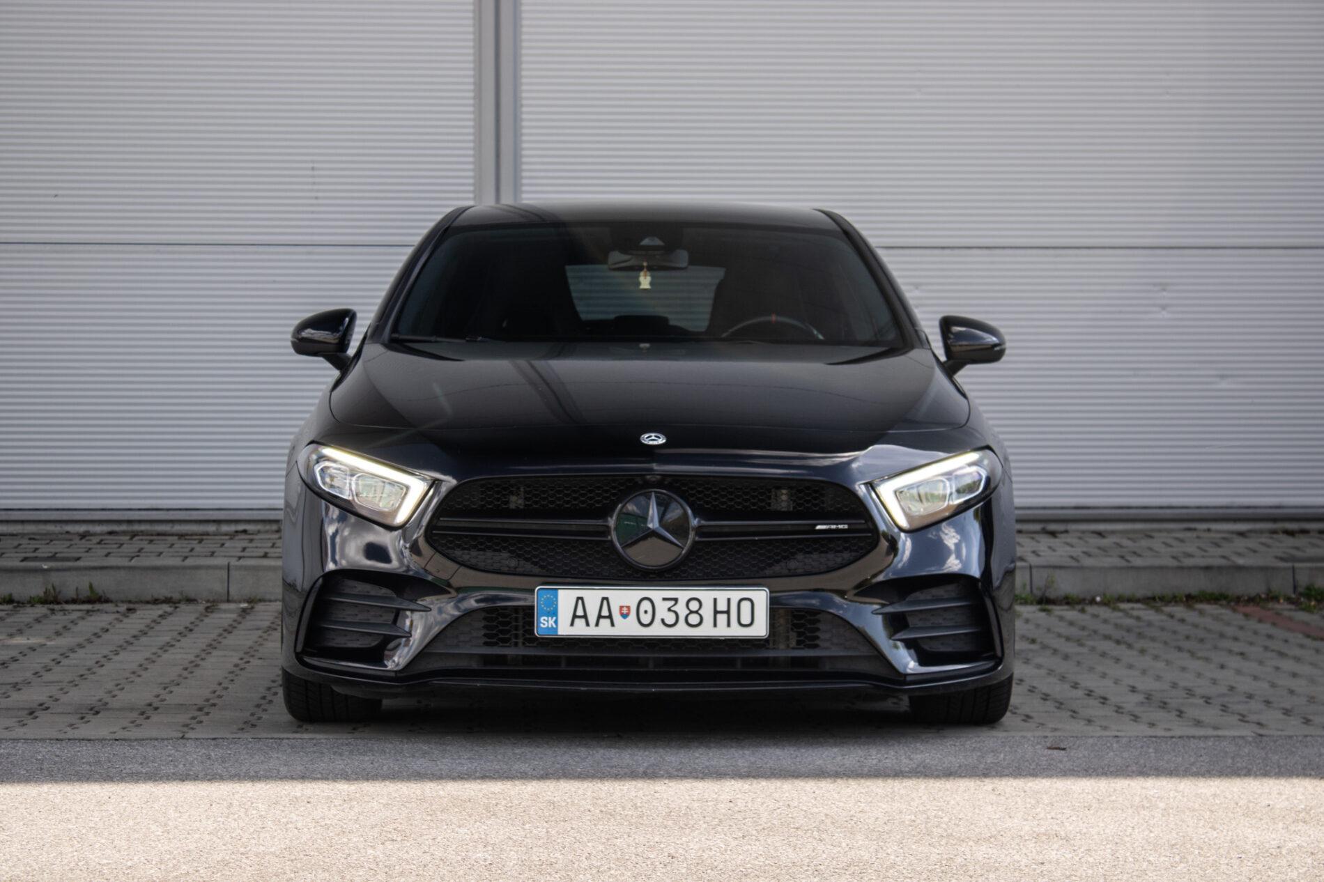 2019 Mercedes-Benz A 35 AMG, čierna sedan, 60 541 km
