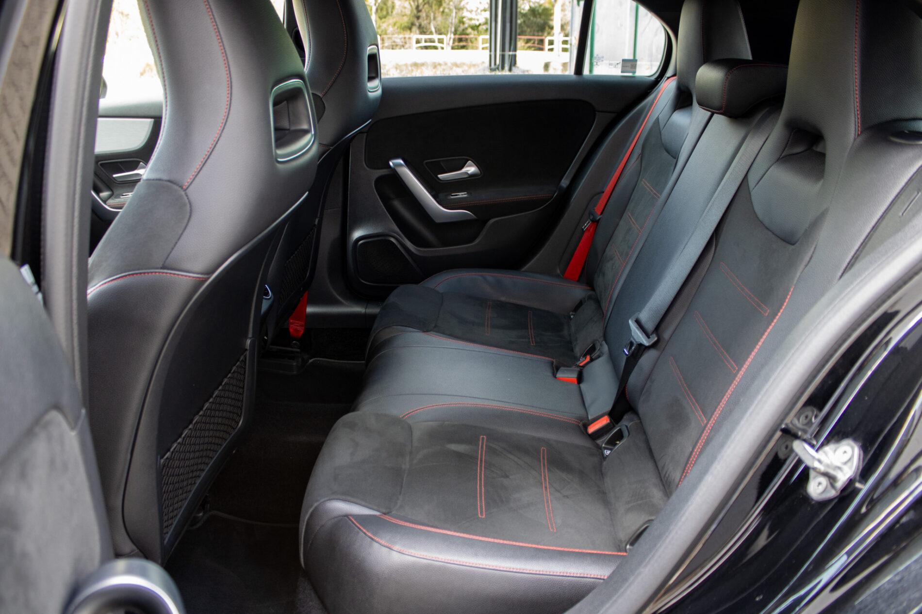 2019 Mercedes-Benz A 35 AMG, čierna sedan, 60 541 km