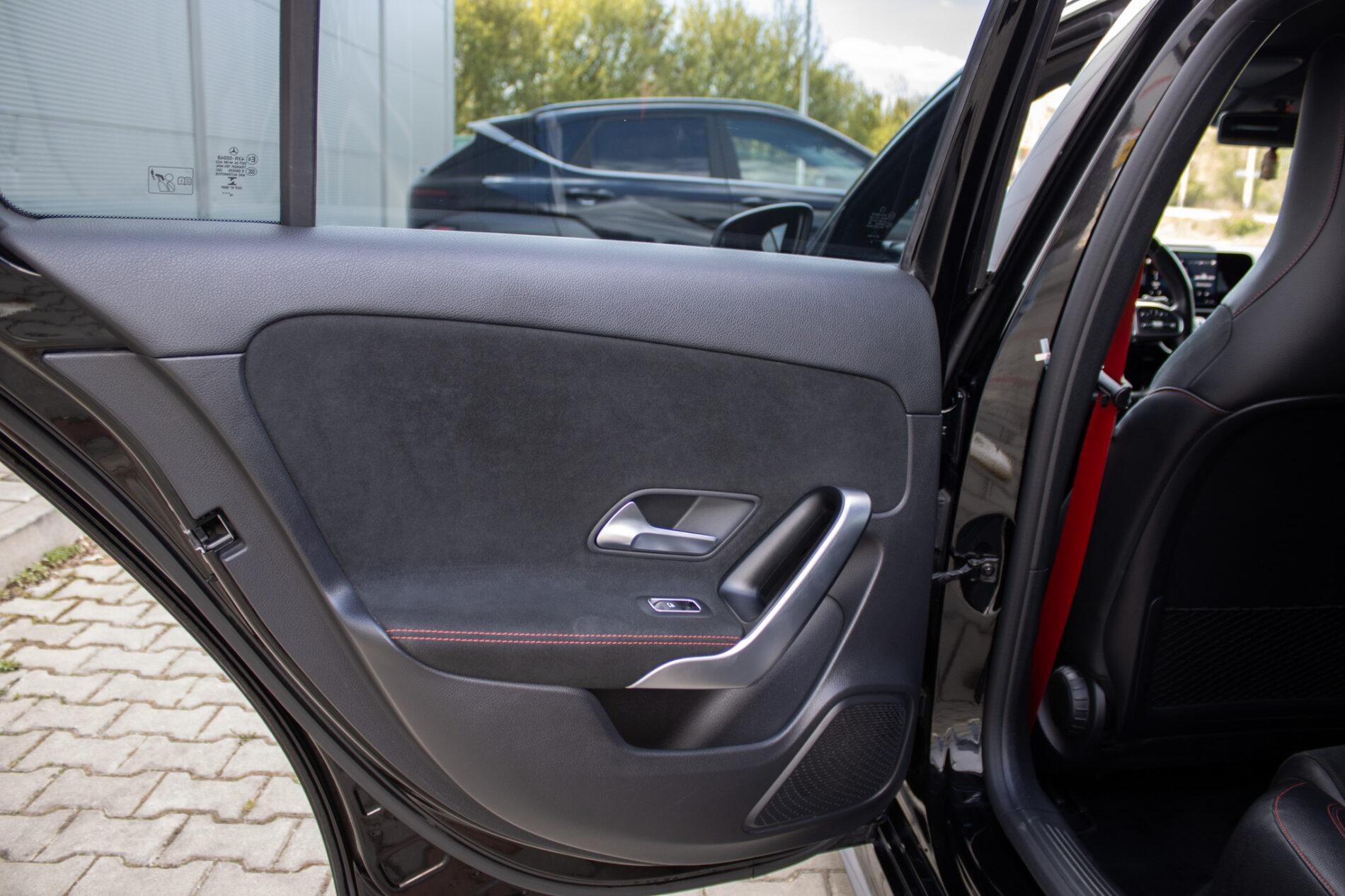 2019 Mercedes-Benz A 35 AMG, čierna sedan, 60 541 km