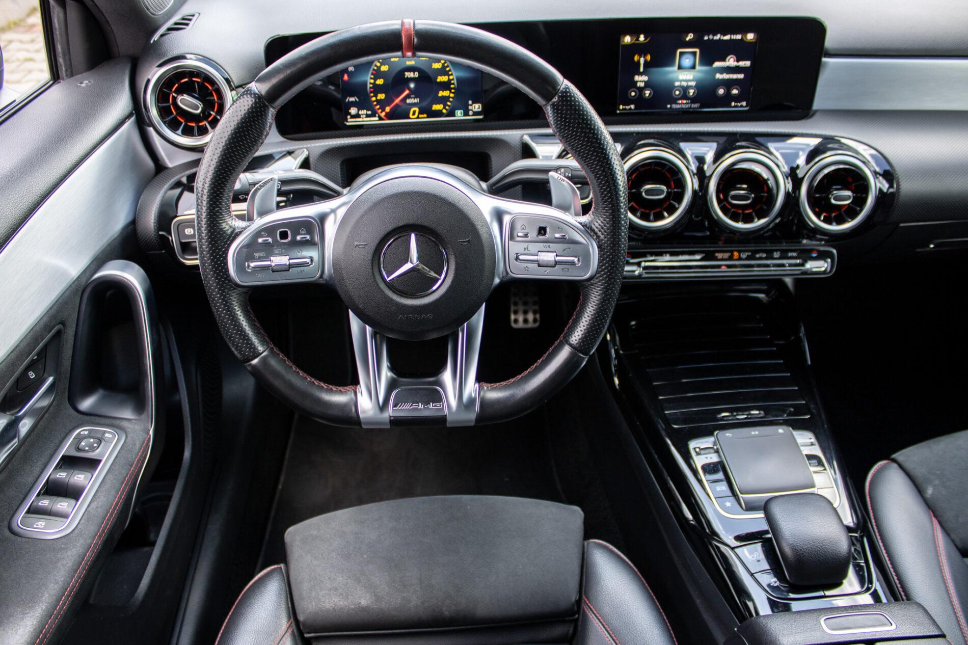2019 Mercedes-Benz A 35 AMG, čierna sedan, 60 541 km