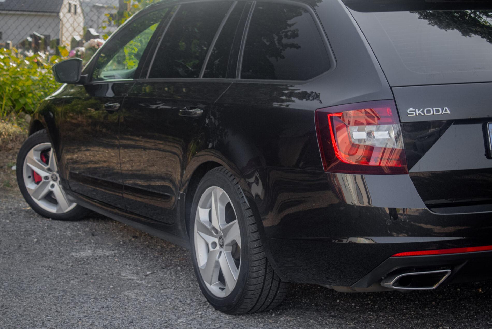 2018 Skoda Octavia RS, čierna kombi, 223 705 km