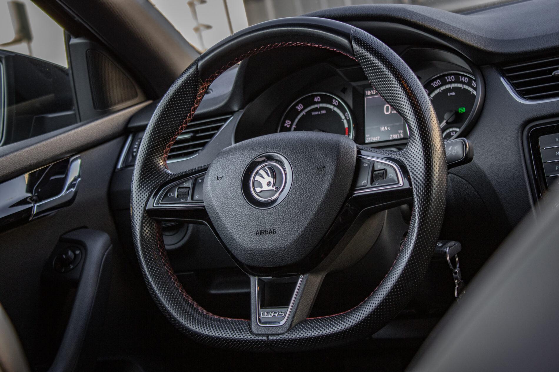2016 Skoda Octavia RS, čierna sedan, 227 447 km