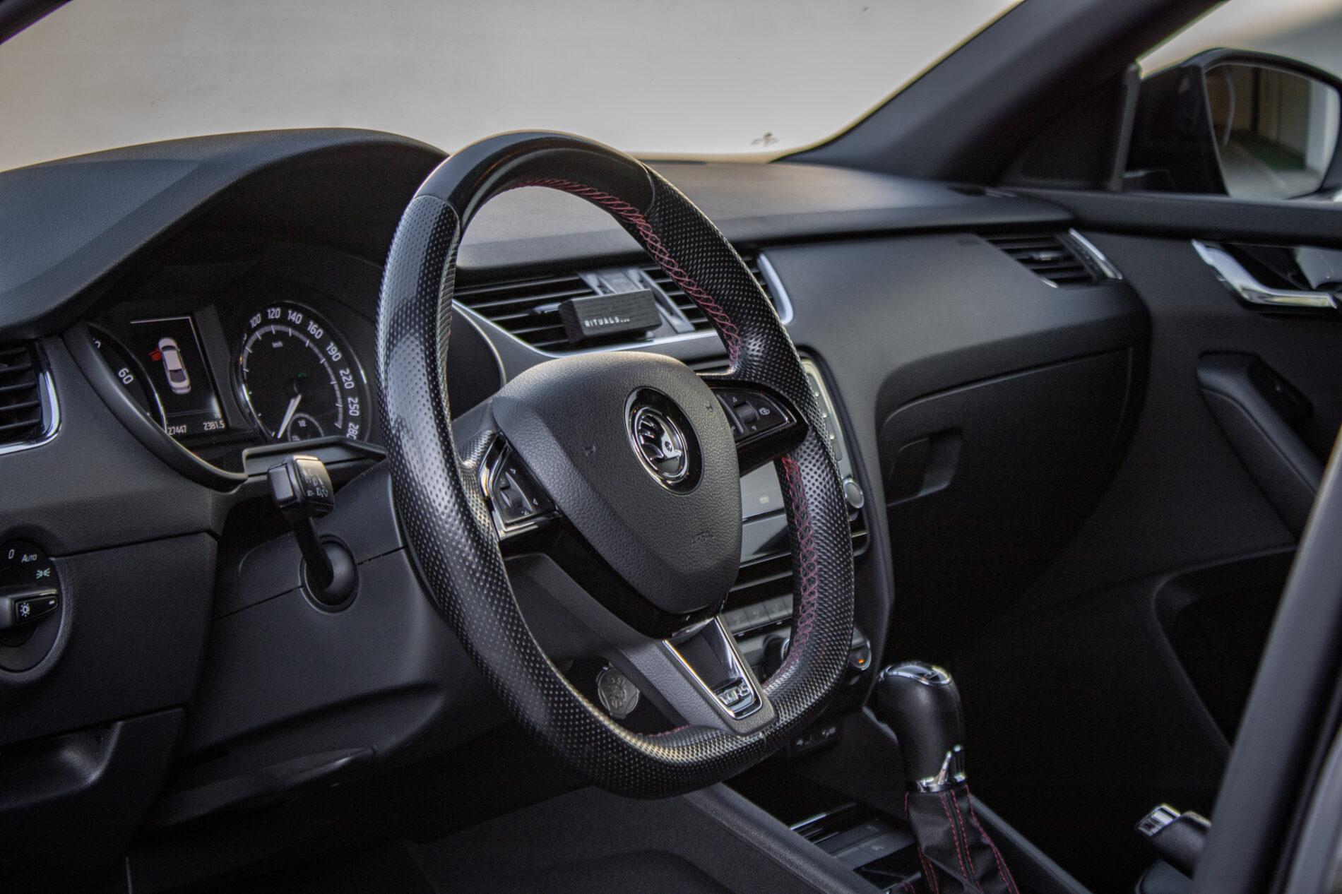 2016 Skoda Octavia RS, čierna sedan, 227 447 km