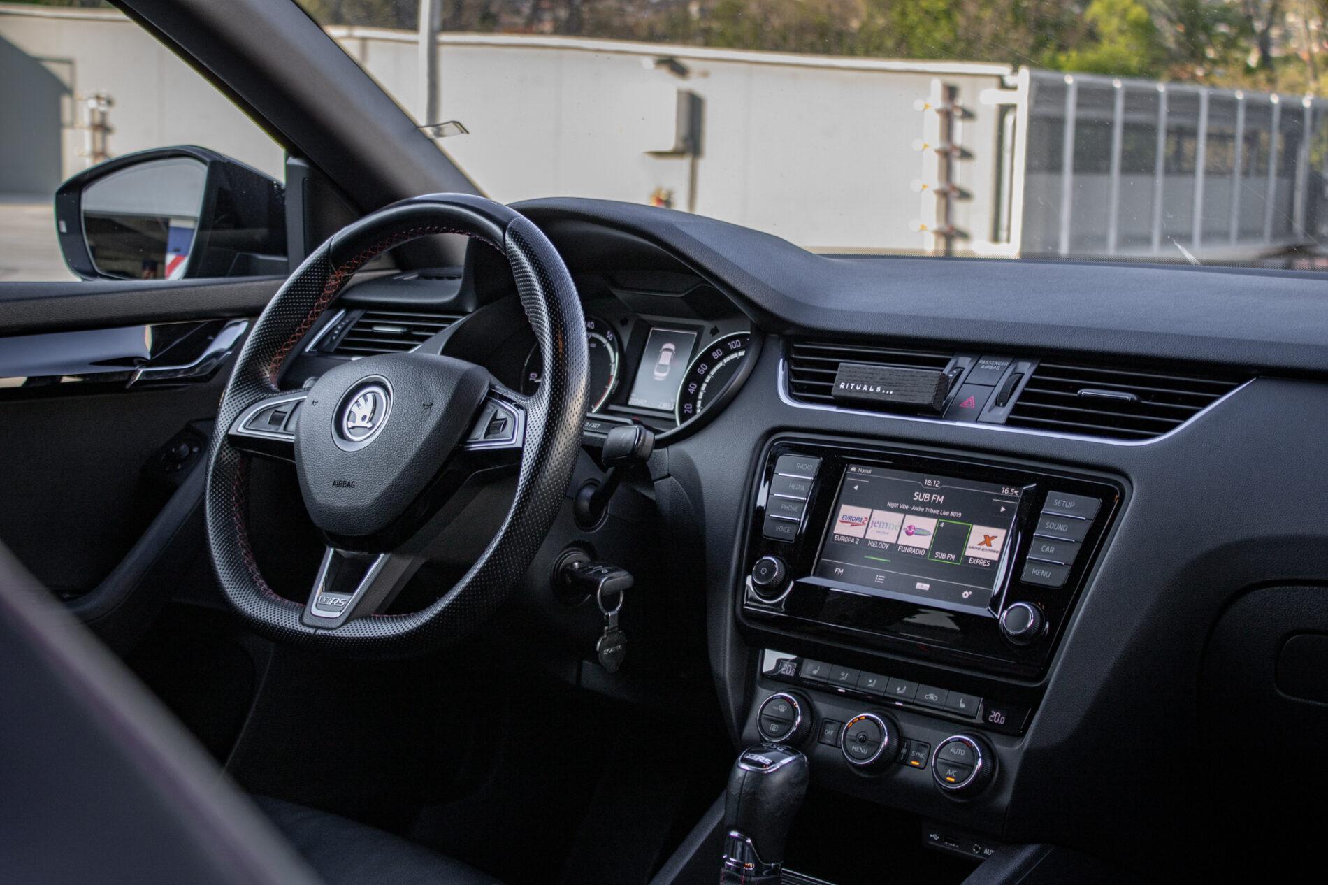 2016 Skoda Octavia RS, čierna sedan, 227 447 km