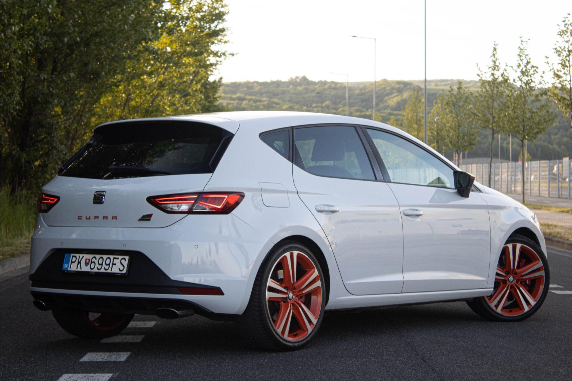 2016 Seat Leon Cupra, biela hatchback, 230 789 km