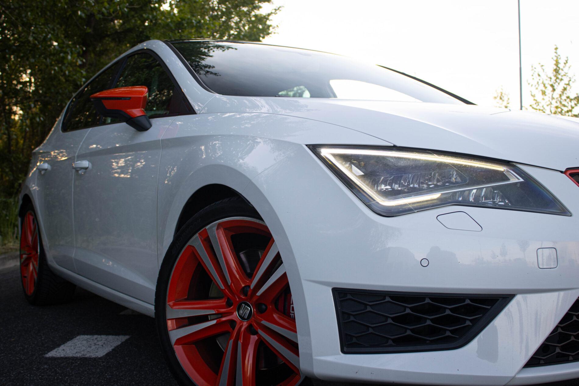 2016 Seat Leon Cupra, biela hatchback, 230 789 km