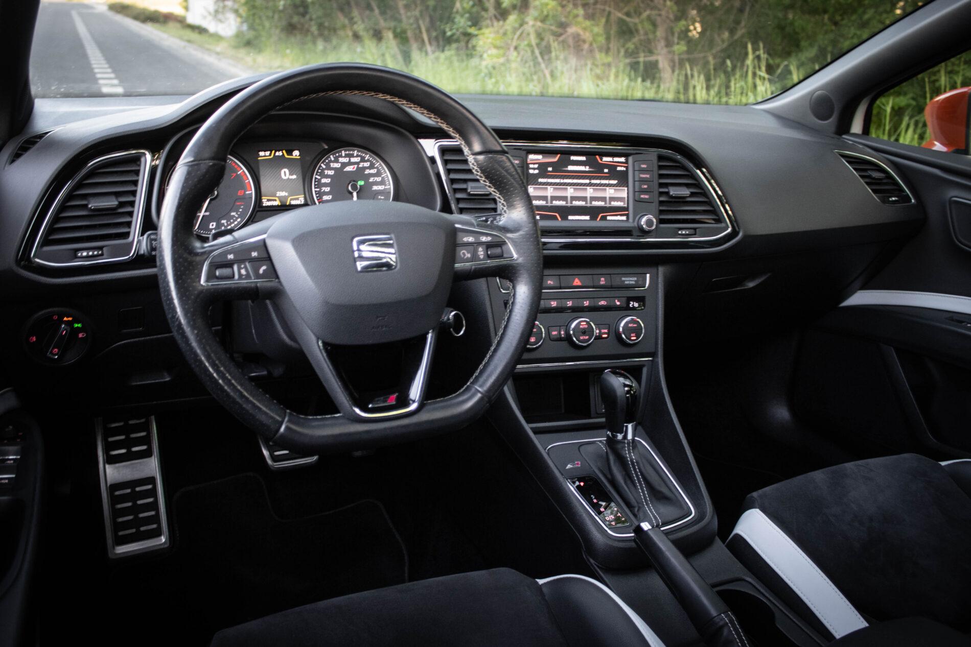 2016 Seat Leon Cupra, biela hatchback, 230 789 km