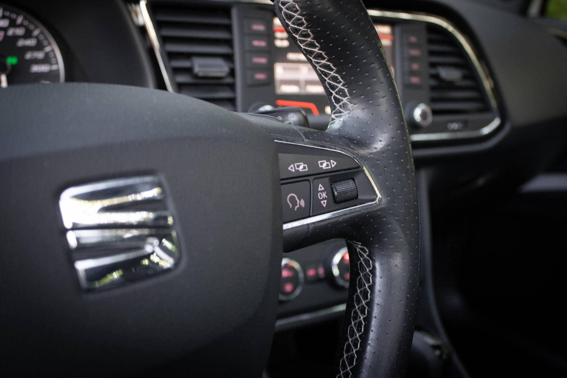 2016 Seat Leon Cupra, biela hatchback, 230 789 km