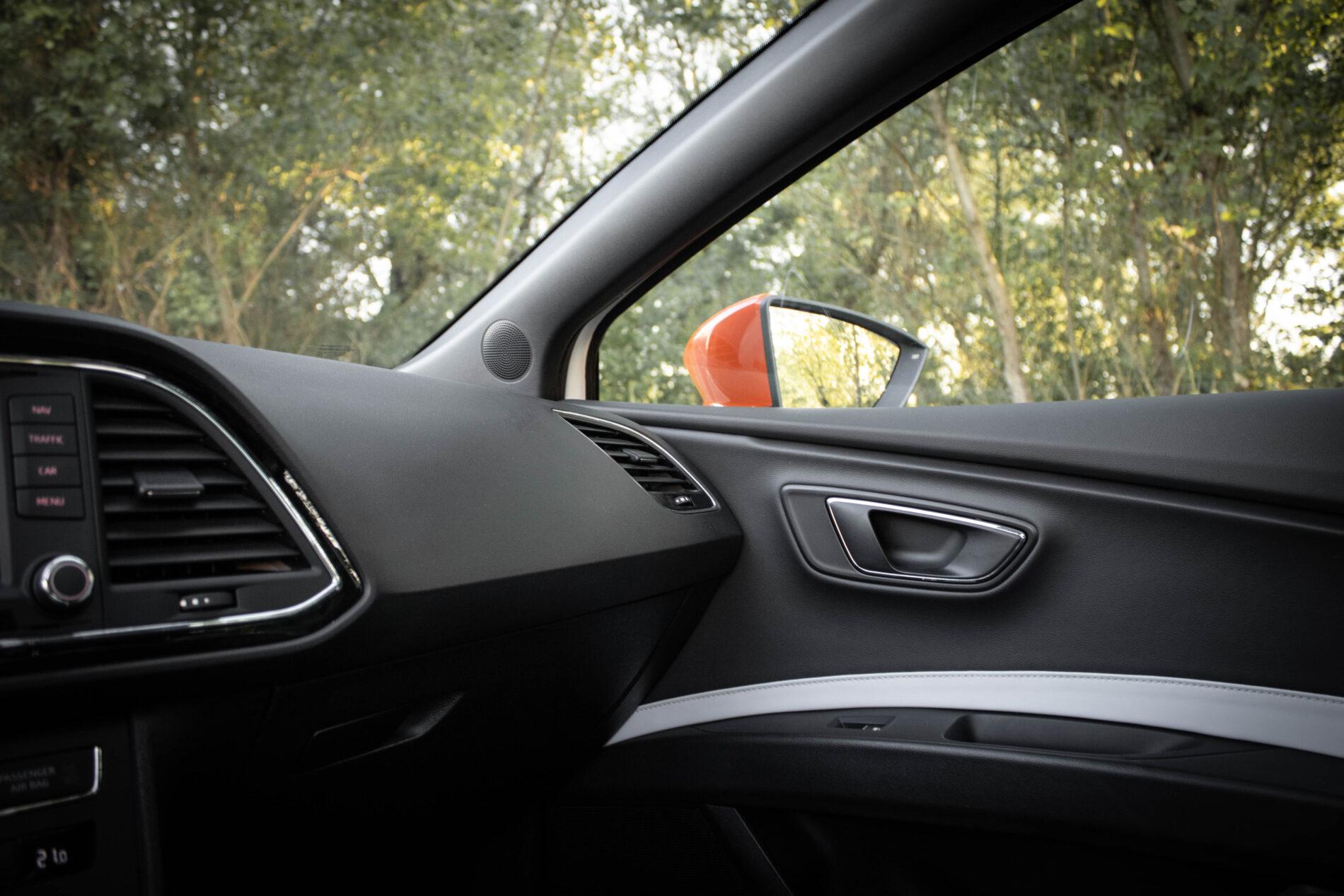 2016 Seat Leon Cupra, biela hatchback, 230 789 km