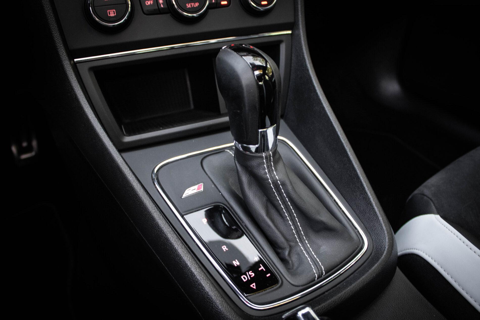 2016 Seat Leon Cupra, biela hatchback, 230 789 km