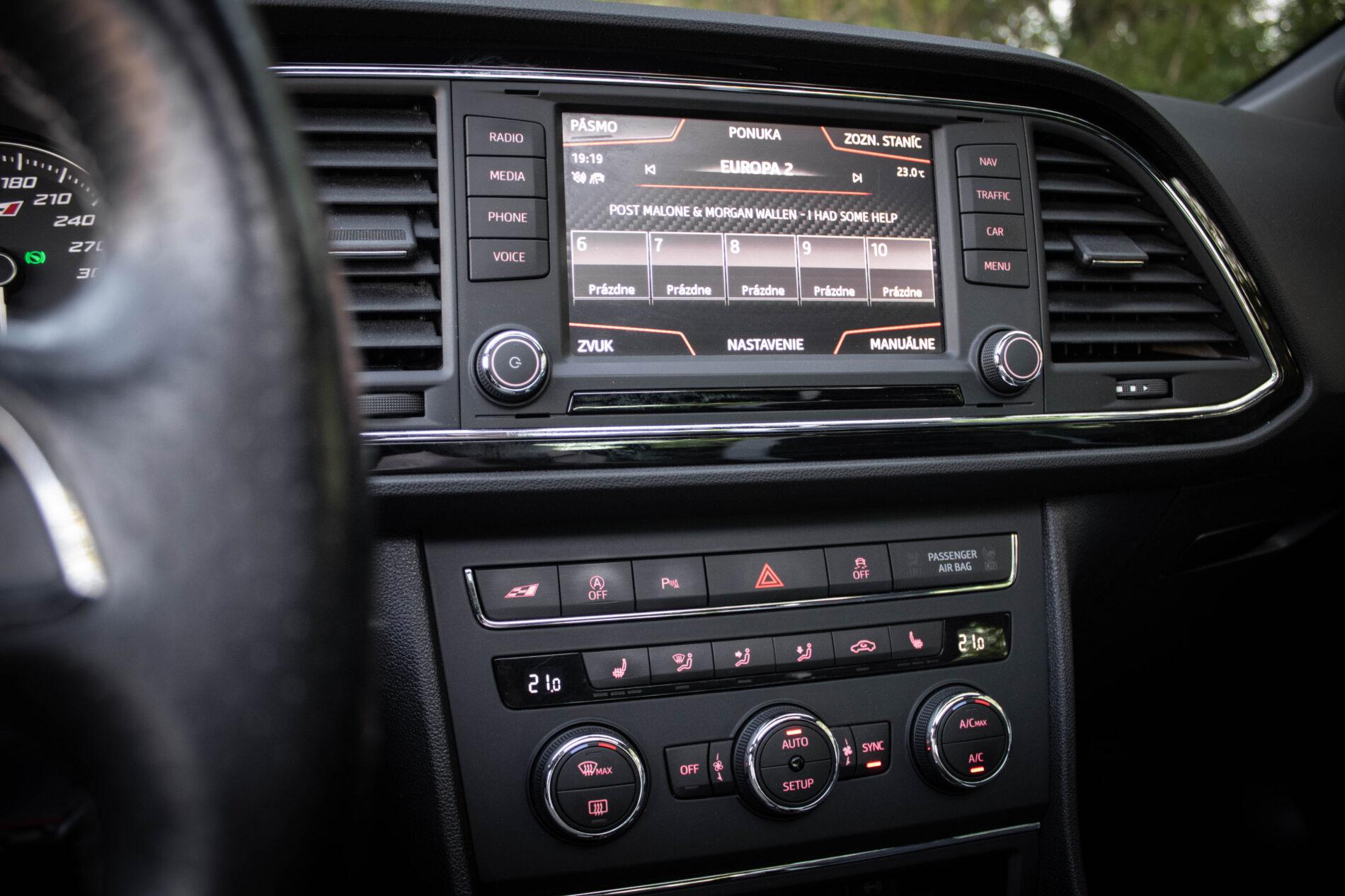 2016 Seat Leon Cupra, biela hatchback, 230 789 km