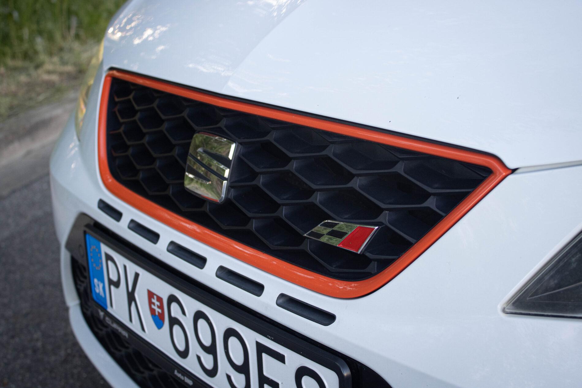 2016 Seat Leon Cupra, biela hatchback, 230 789 km