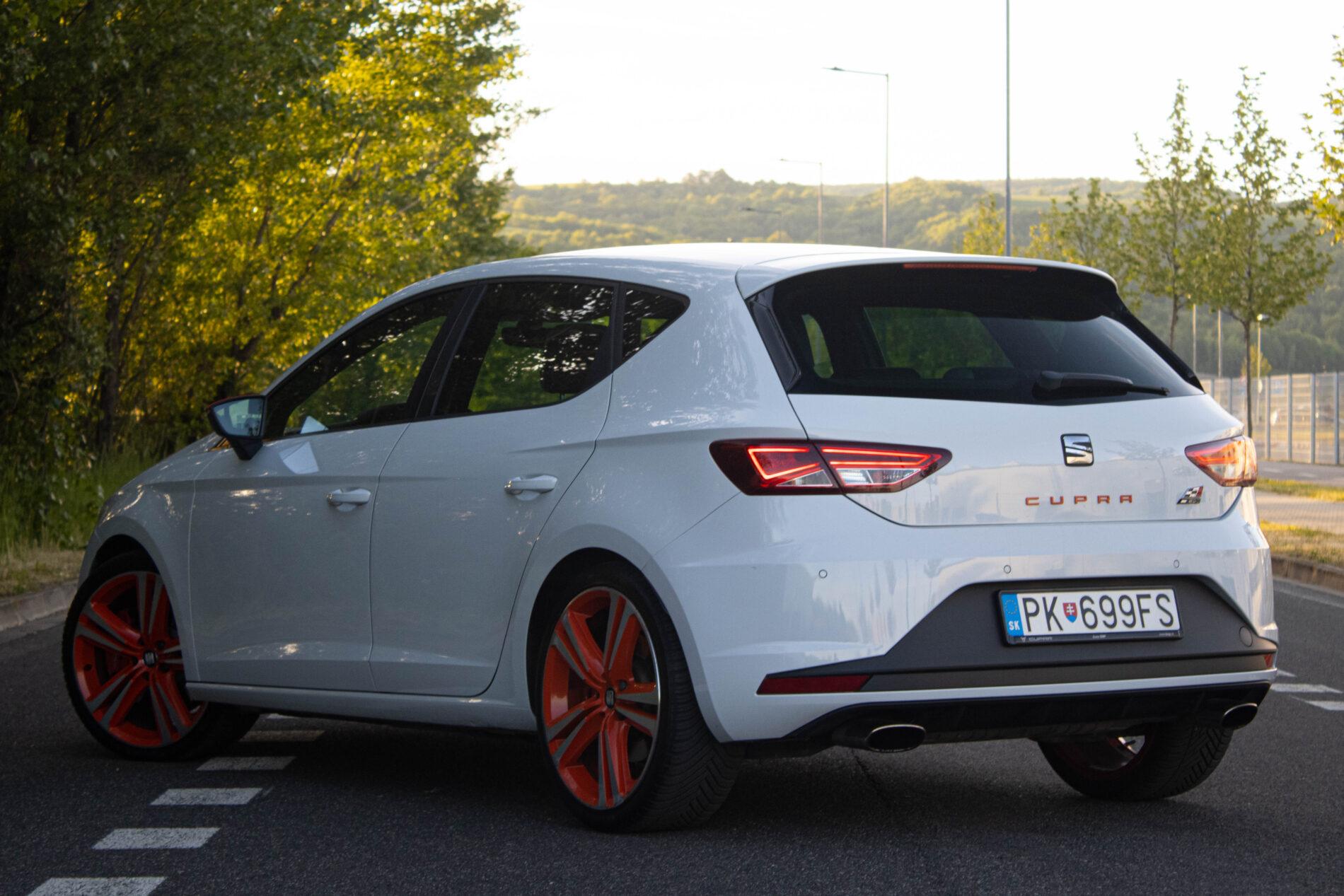 2016 Seat Leon Cupra, biela hatchback, 230 789 km