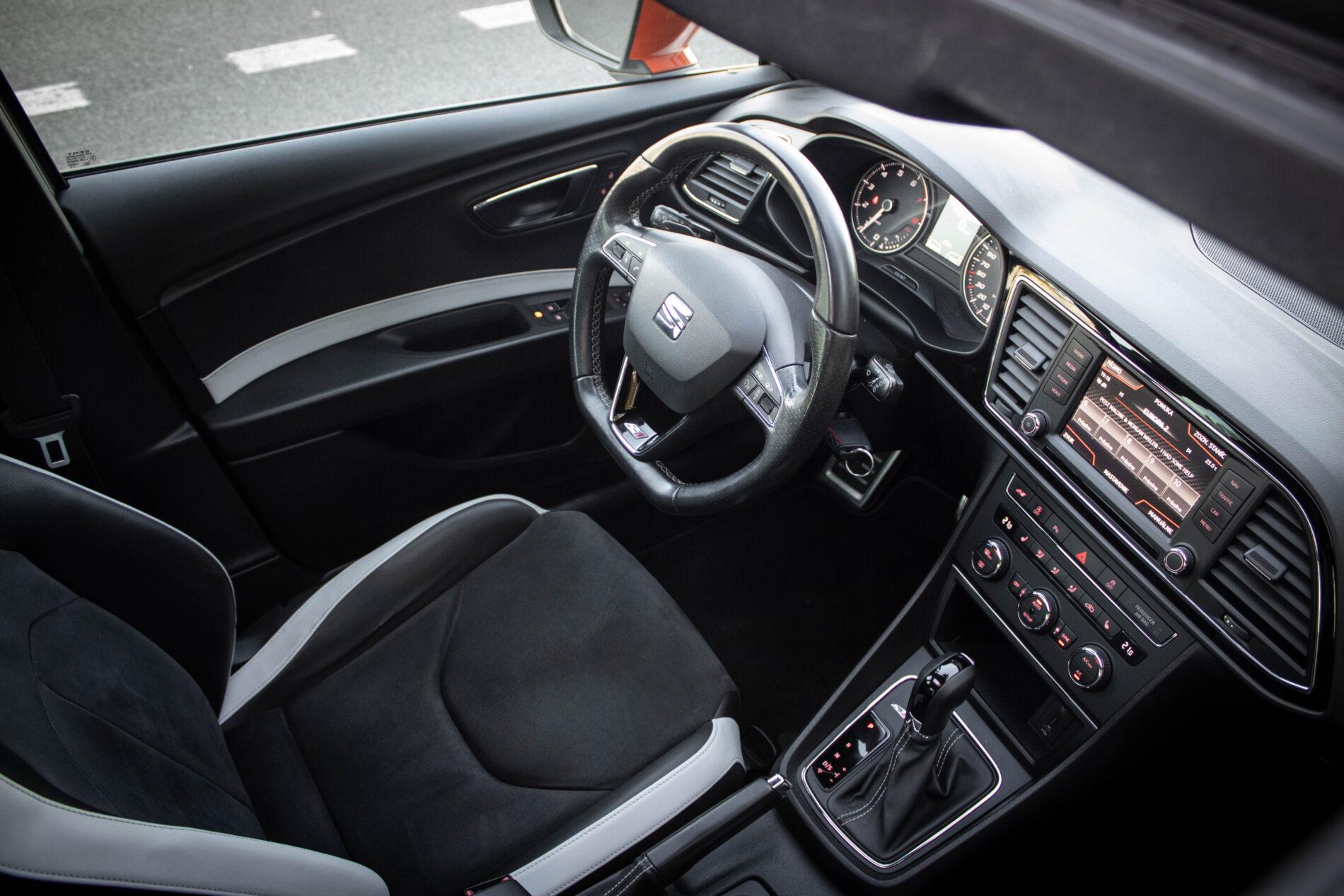 2016 Seat Leon Cupra, biela hatchback, 230 789 km