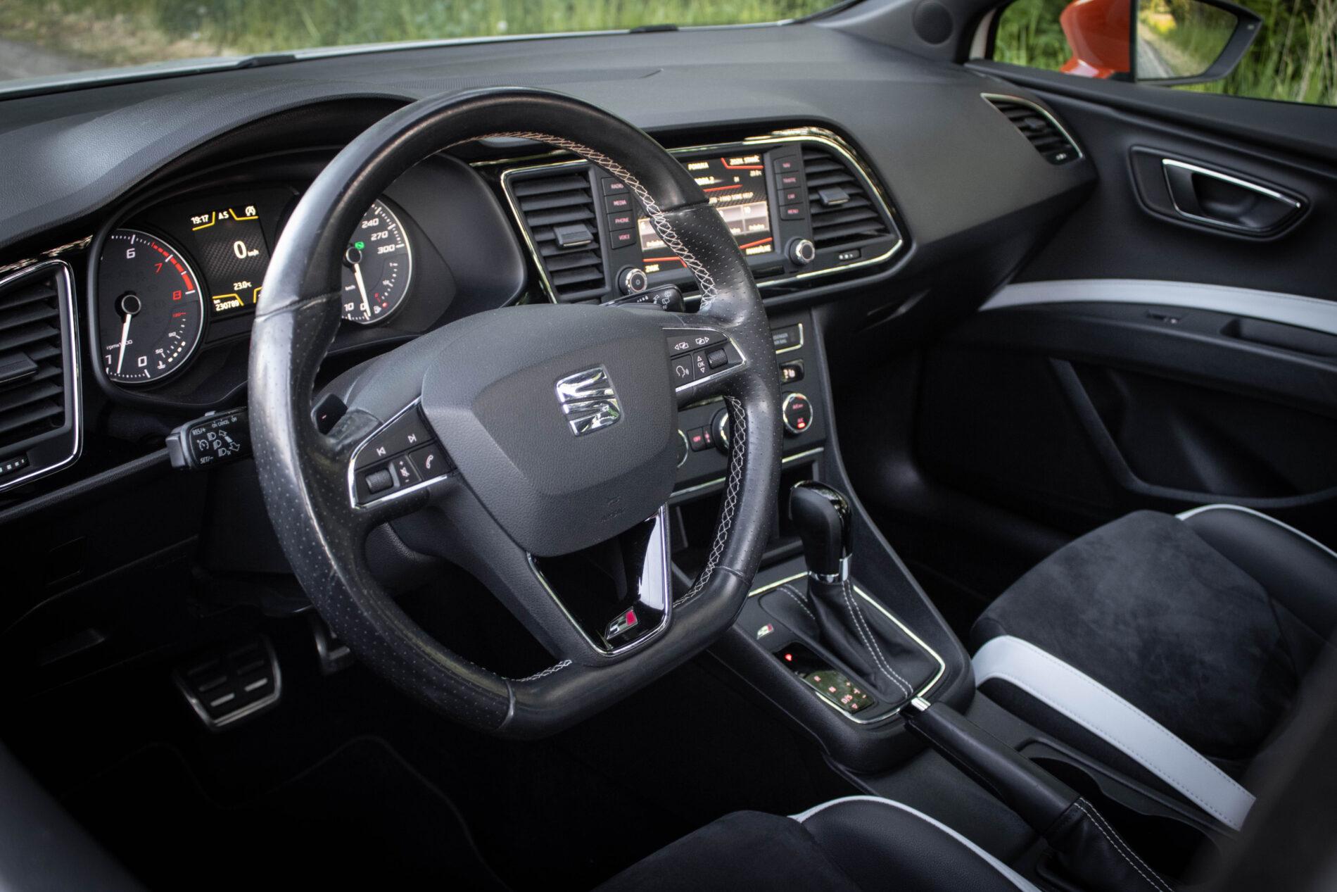 2016 Seat Leon Cupra, biela hatchback, 230 789 km