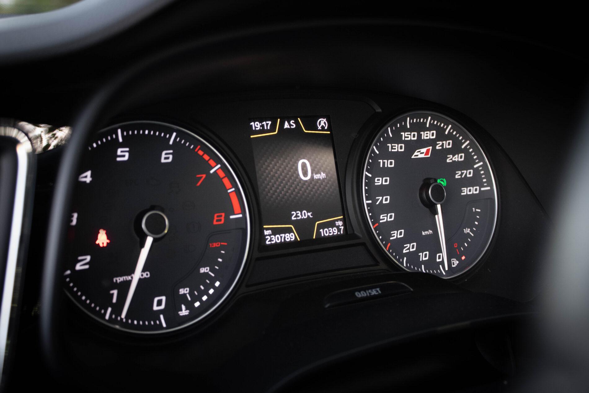 2016 Seat Leon Cupra, biela hatchback, 230 789 km