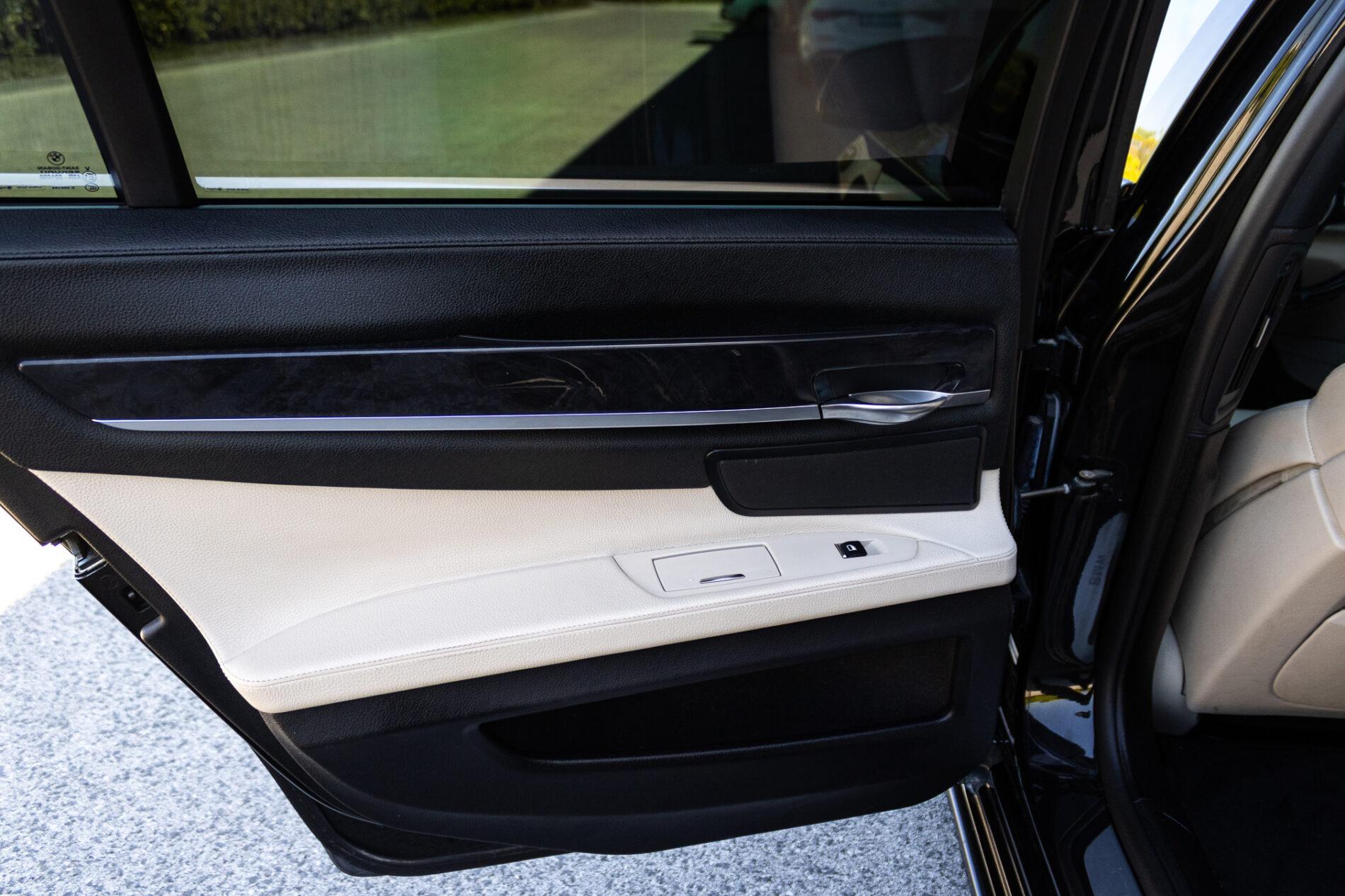 2009 BMW 740i, čierna sedan, 350 675 km