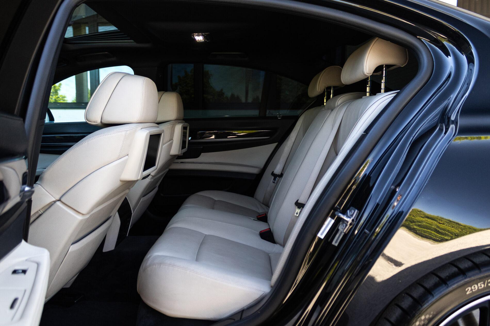 2009 BMW 740i, čierna sedan, 350 675 km