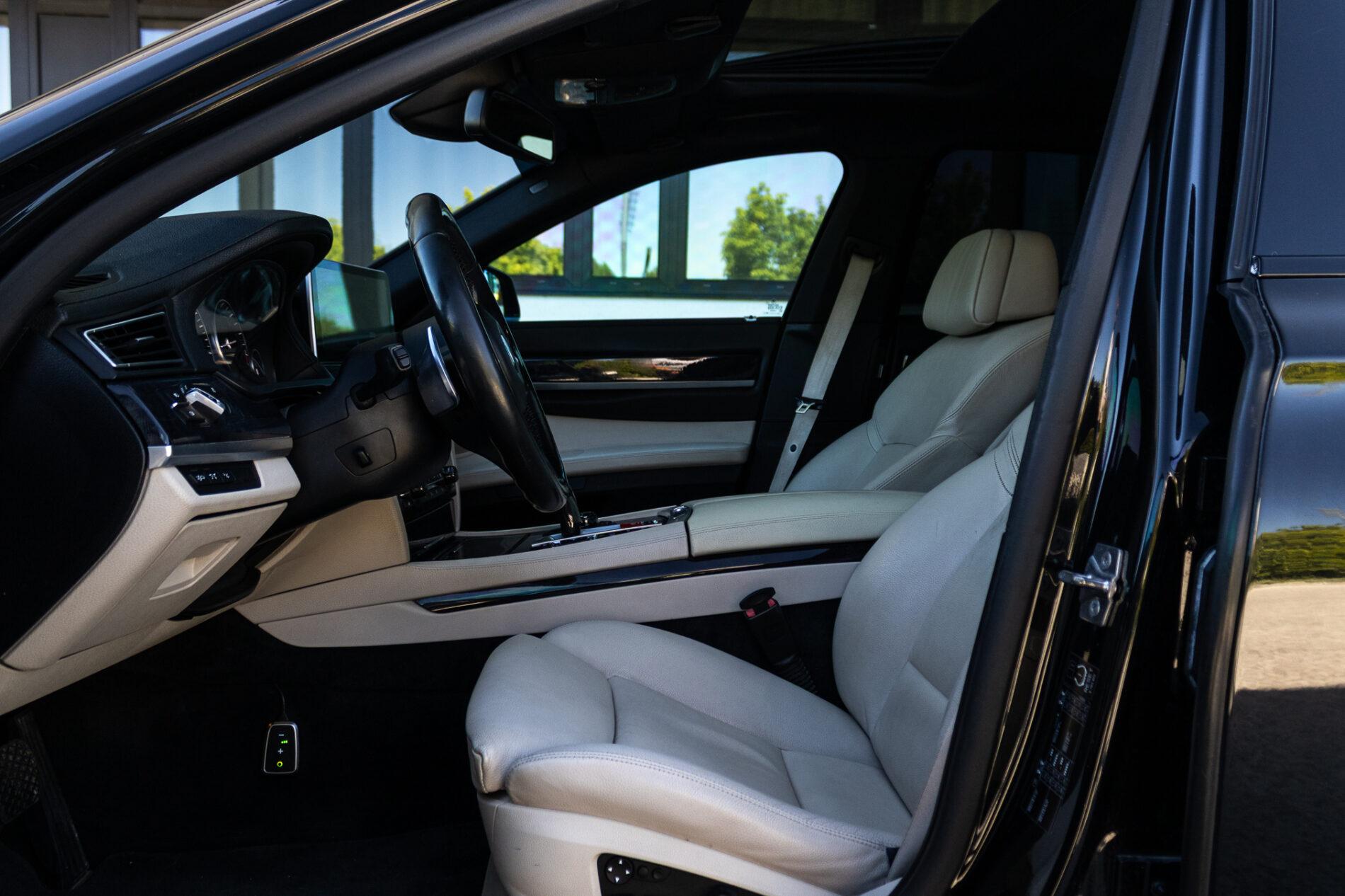 2009 BMW 740i, čierna sedan, 350 675 km