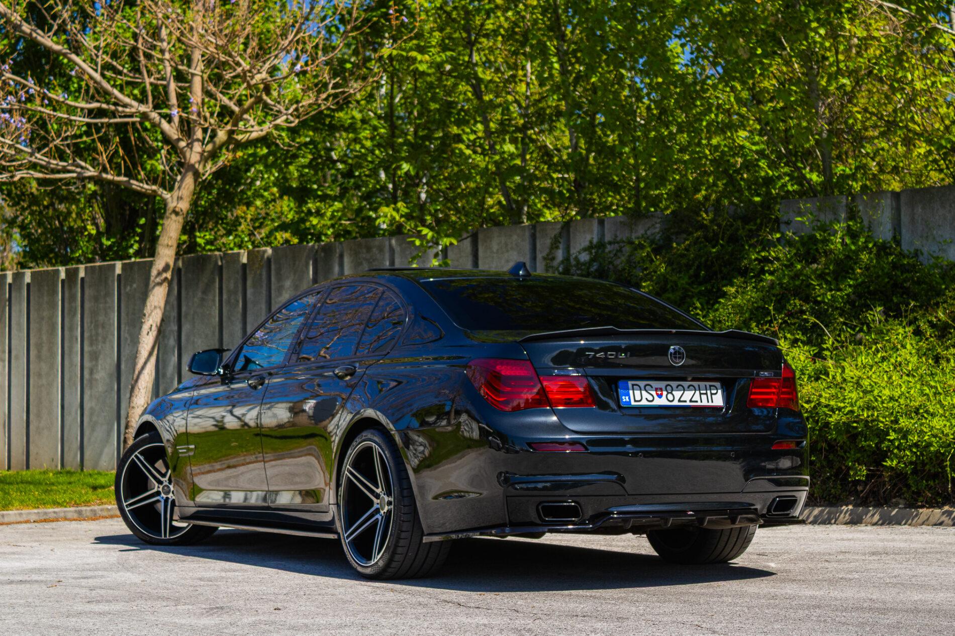 2009 BMW 740i, čierna sedan, 350 675 km
