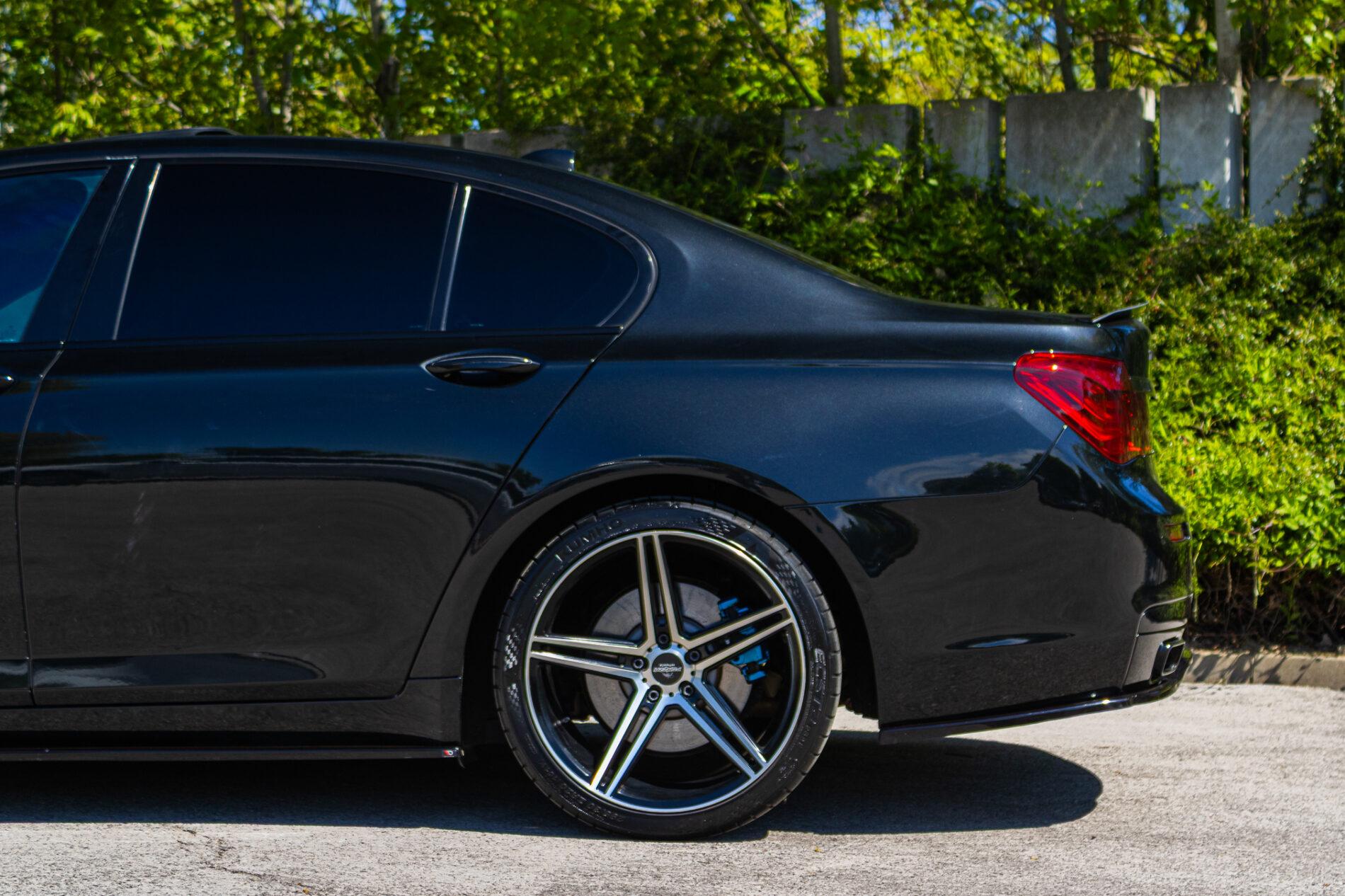 2009 BMW 740i, čierna sedan, 350 675 km
