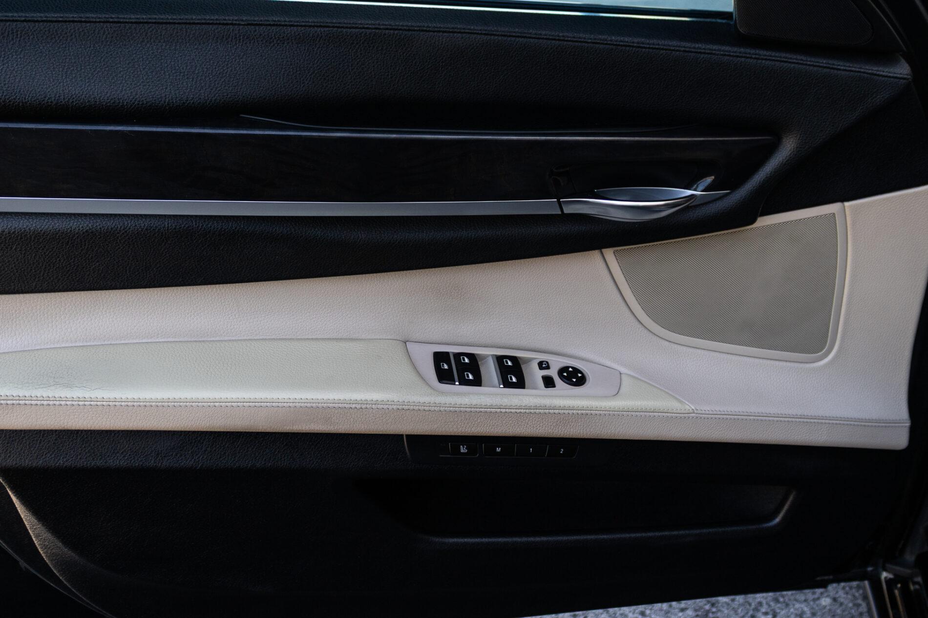 2009 BMW 740i, čierna sedan, 350 675 km