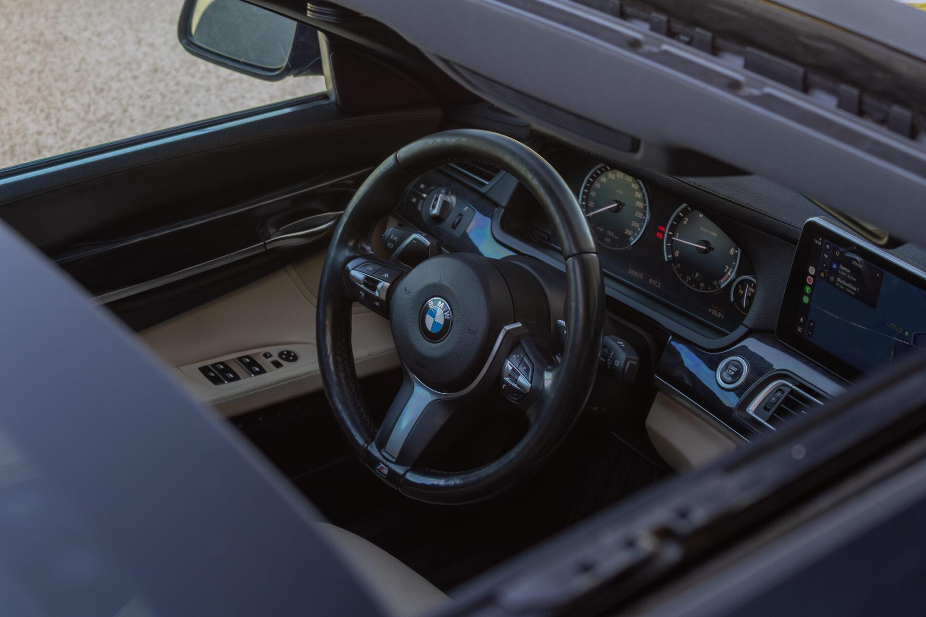 2009 BMW 740i, čierna sedan, 350 675 km