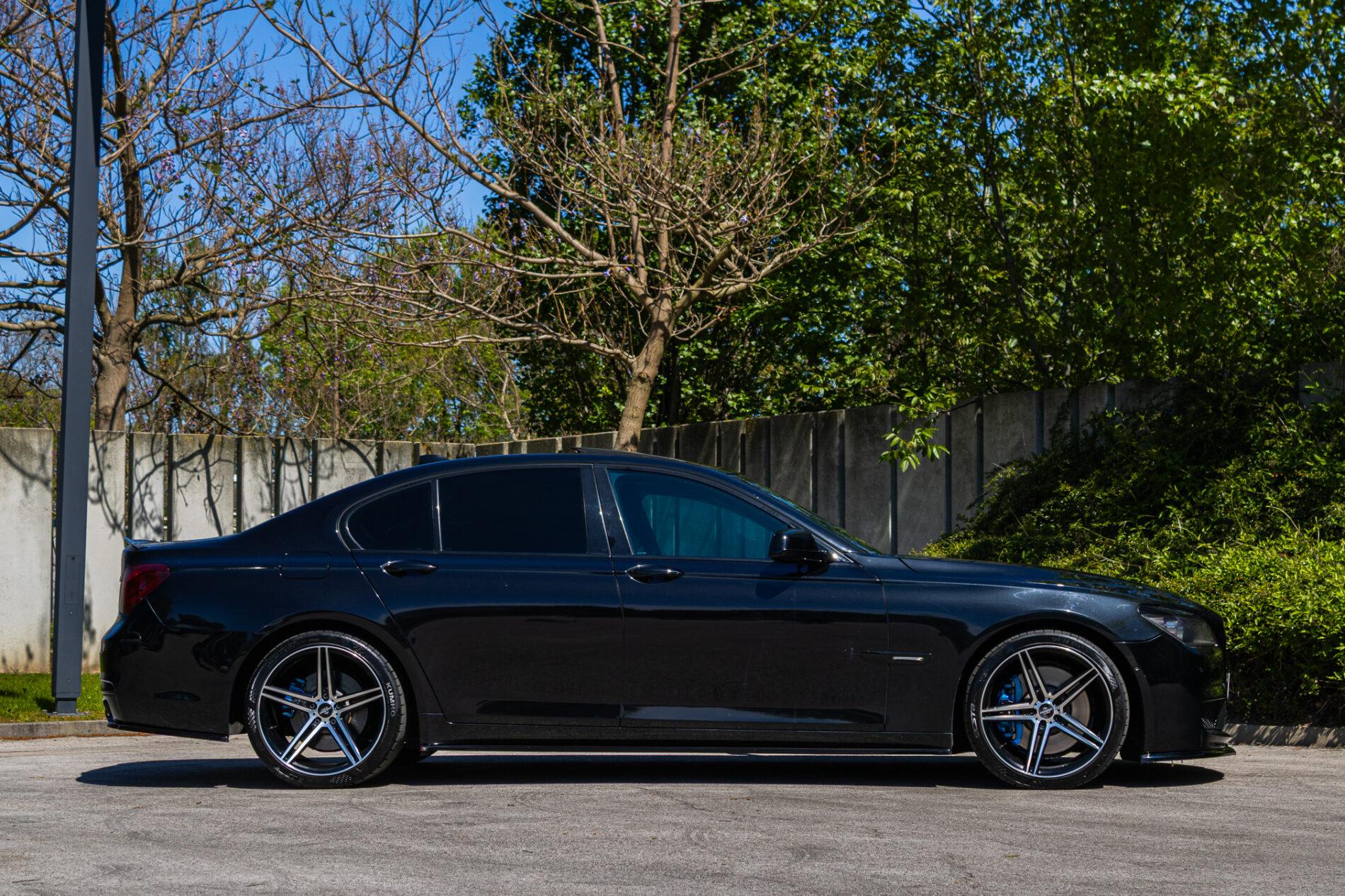 2009 BMW 740i, čierna sedan, 350 675 km