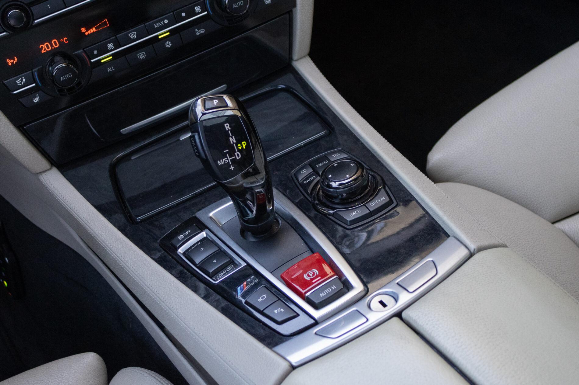 2009 BMW 740i, čierna sedan, 350 675 km