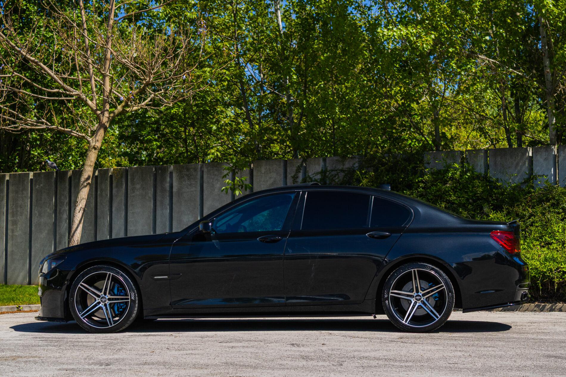 2009 BMW 740i, čierna sedan, 350 675 km