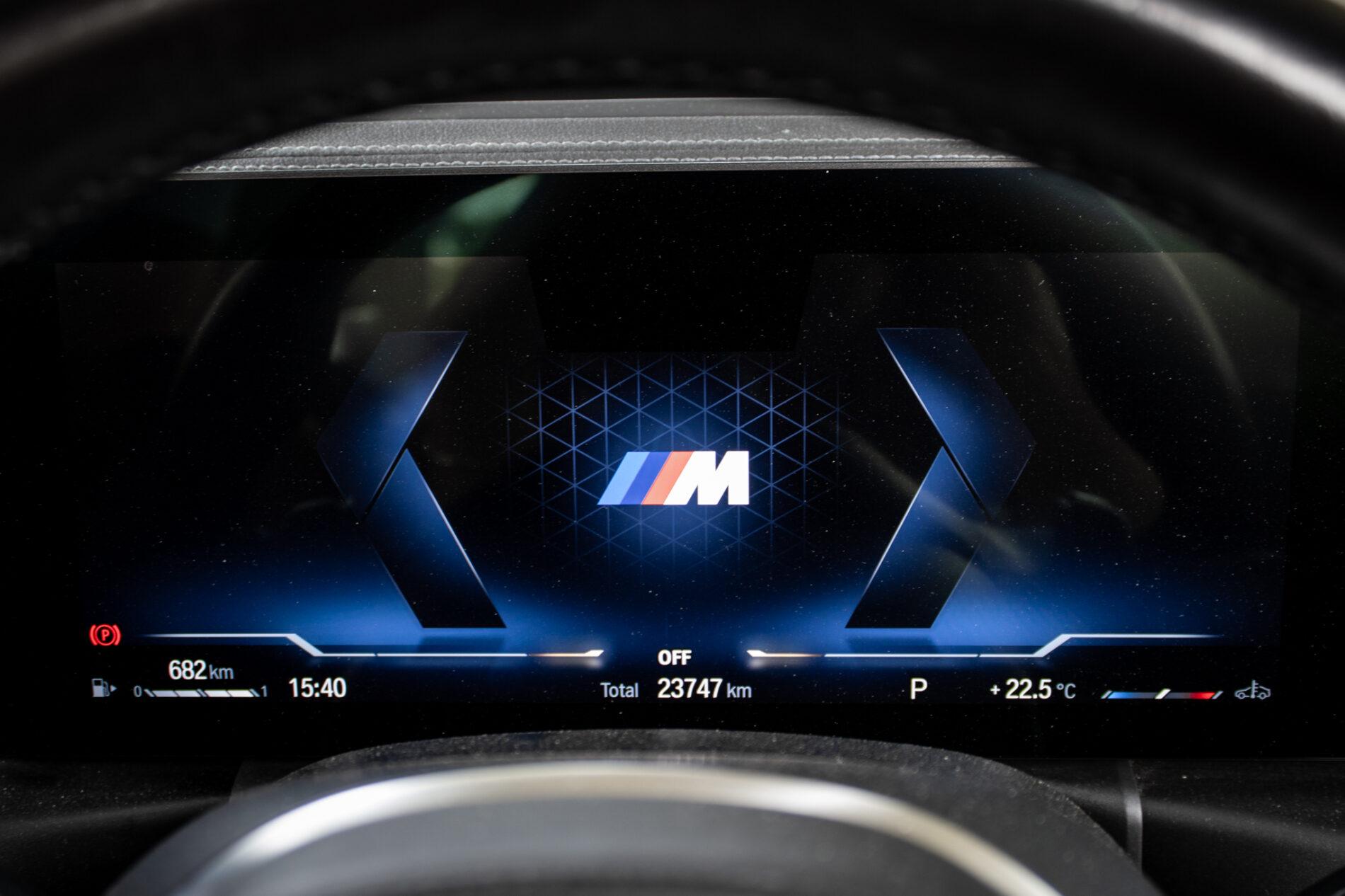 2023 BMW M440i, sivá kabriolet, 23 747 km