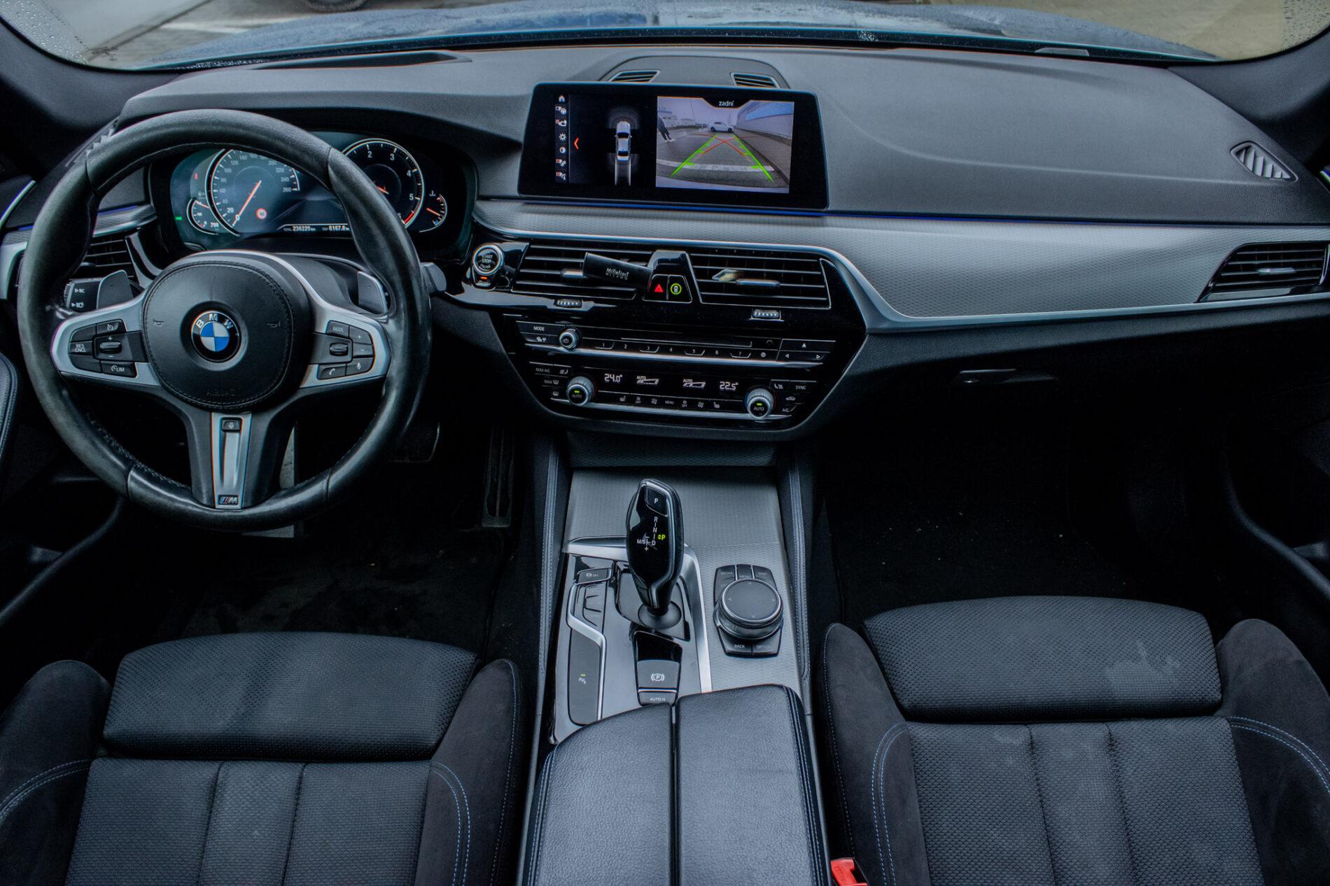 2017 BMW 530d, sivá sedan, 236 225 km