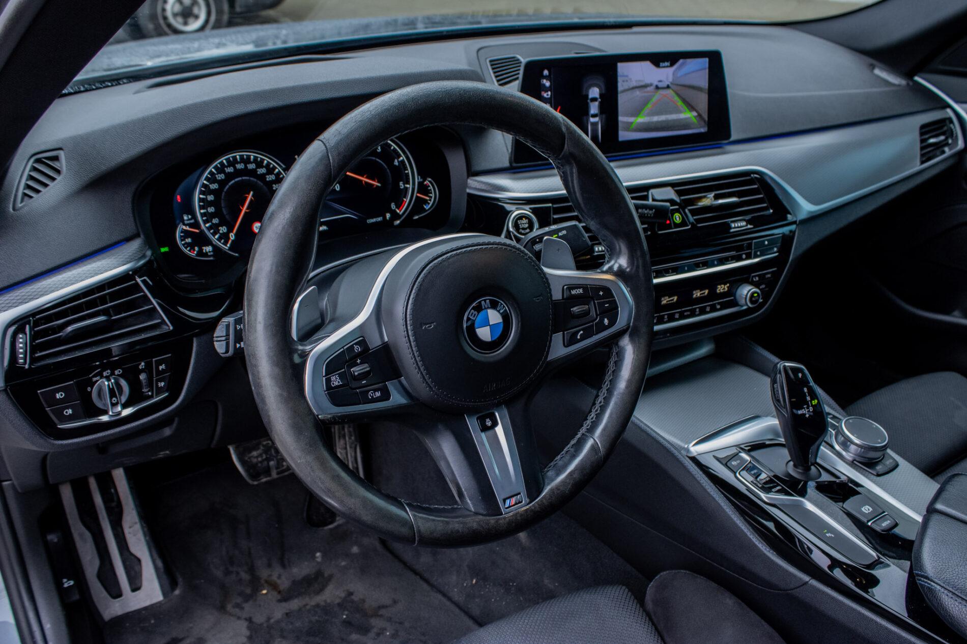 2017 BMW 530d, sivá sedan, 236 225 km