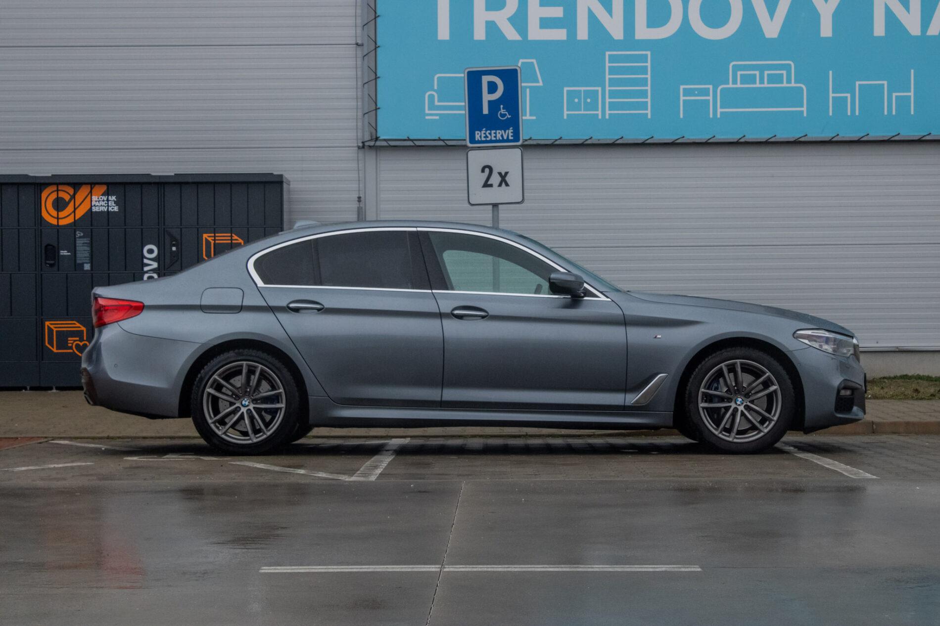 2017 BMW 530d, sivá sedan, 236 225 km