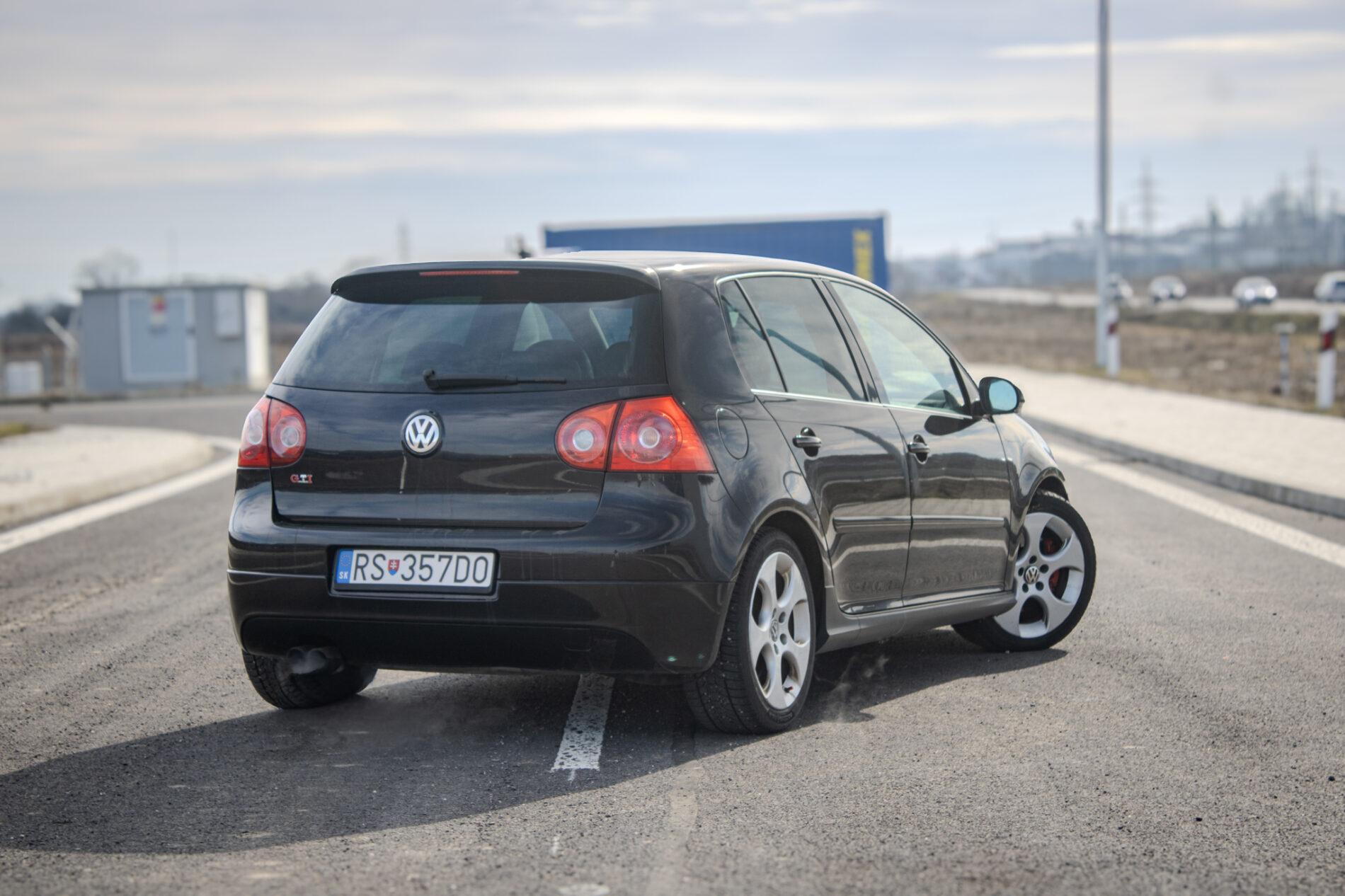 2005 Volkswagen Golf GTI, čierna hatchback, 231 763 km