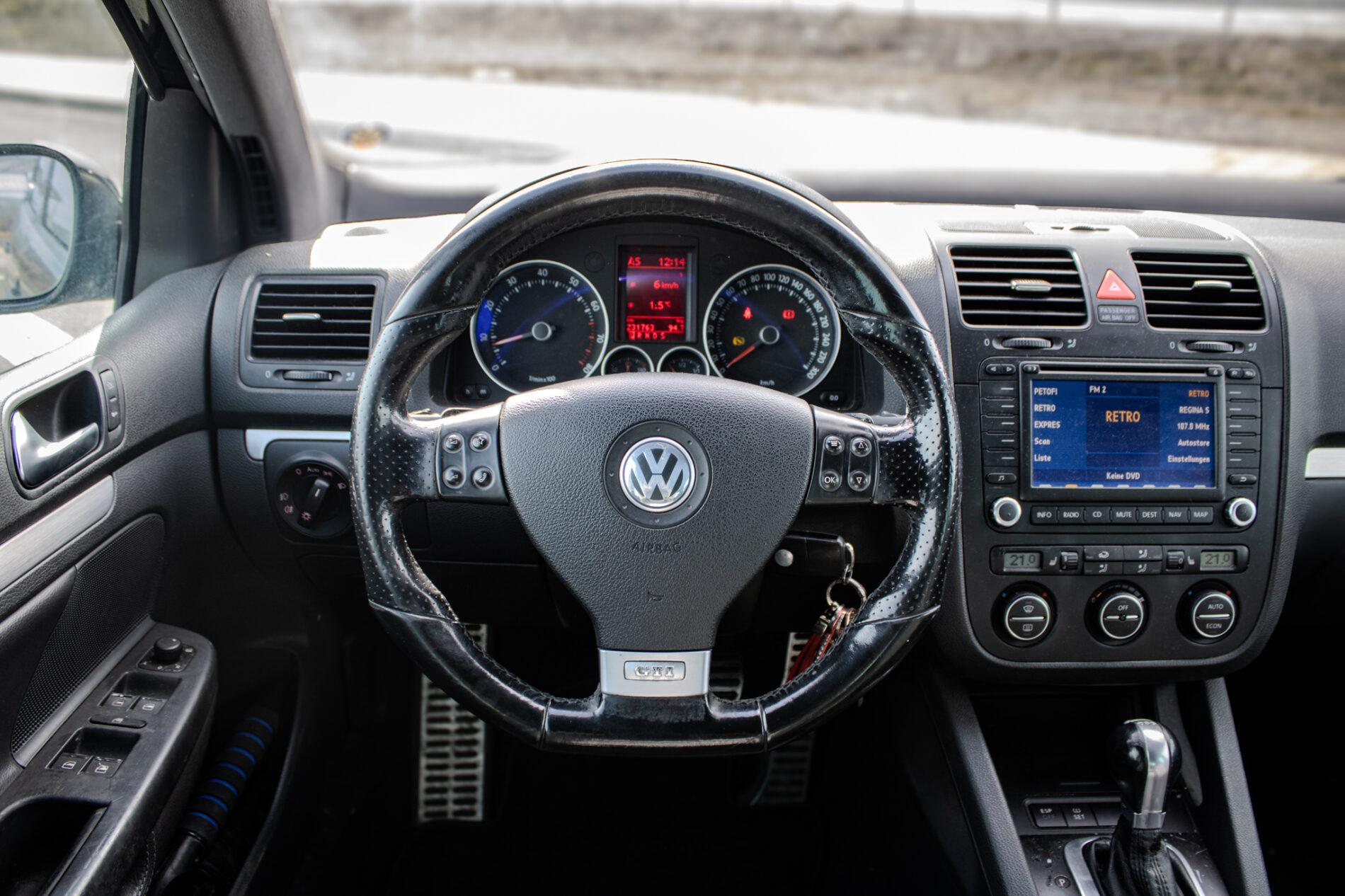 2005 Volkswagen Golf GTI, čierna hatchback, 231 763 km