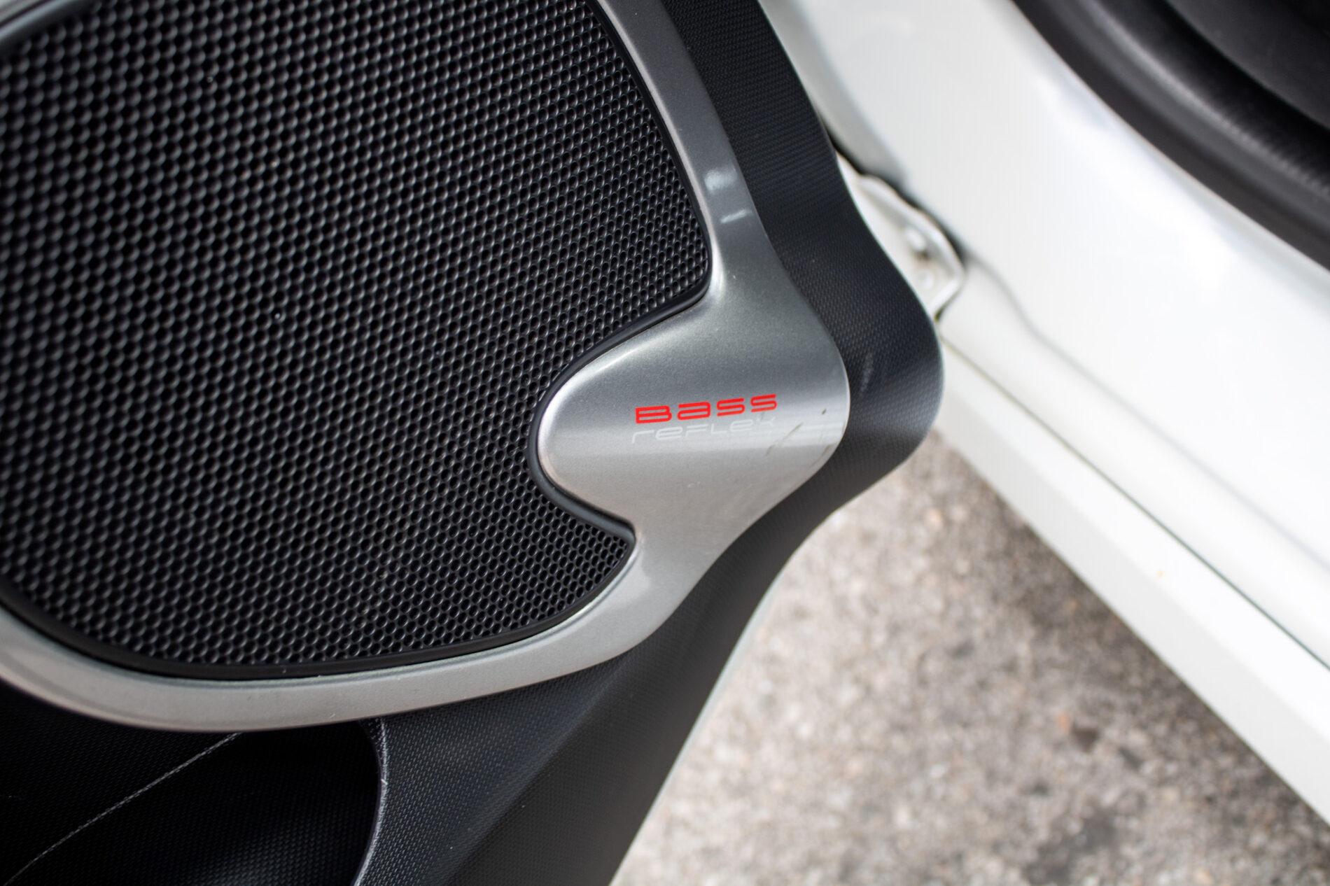 2015 Renault Clio RS, biela hatchback, 152 444 km