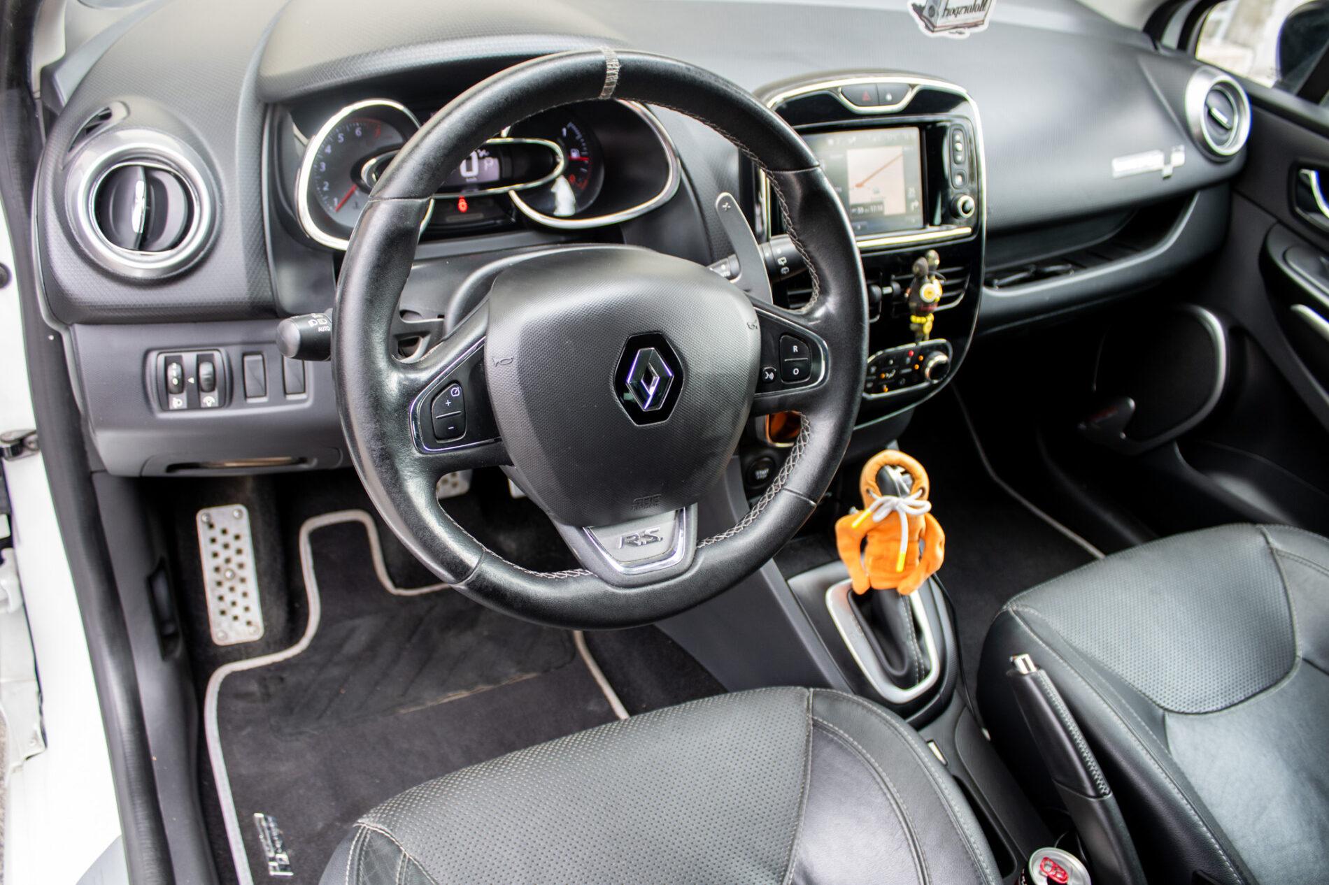 2015 Renault Clio RS, biela hatchback, 152 444 km