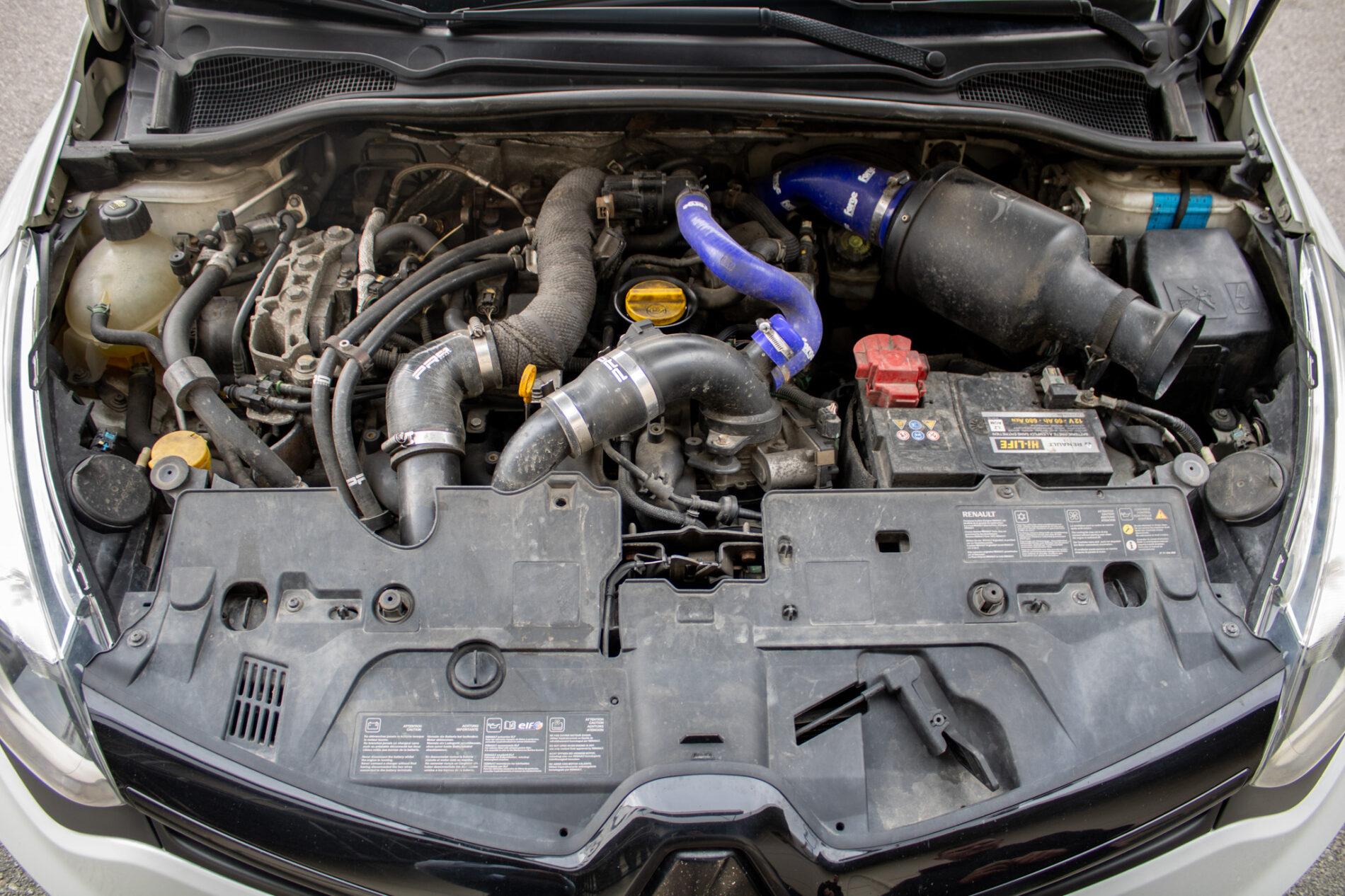2015 Renault Clio RS, biela hatchback, 152 444 km