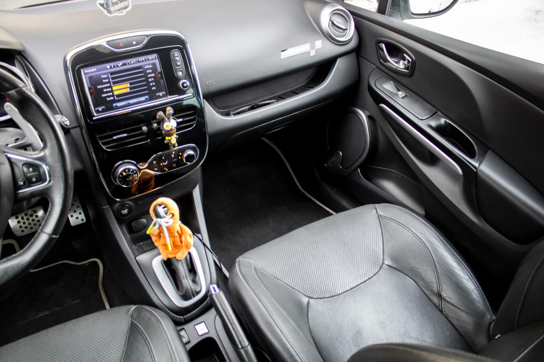 2015 Renault Clio RS, biela hatchback, 152 444 km